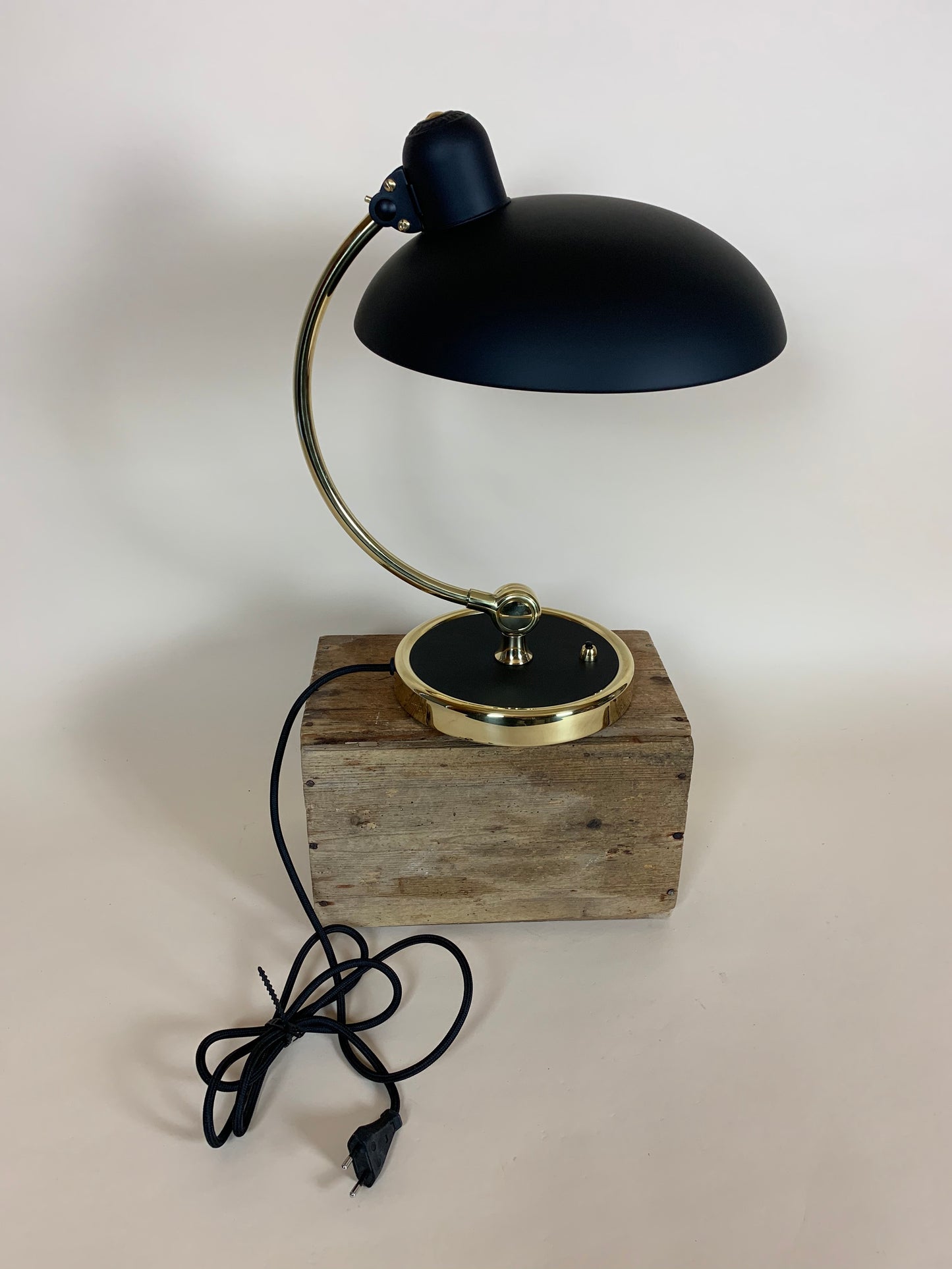 Kaiser Idell bordlampe - Mat sort med messing