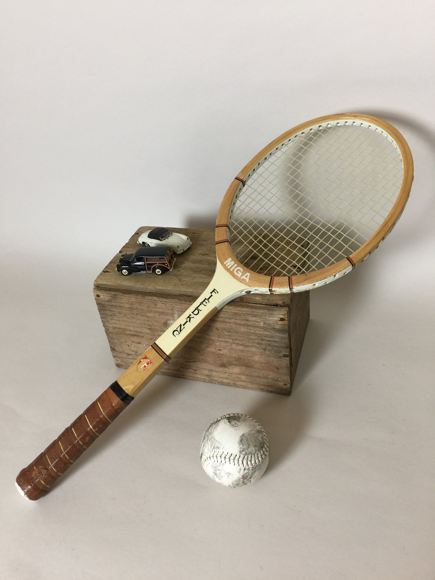 Skøn gammel og dekorativ tennisketcher