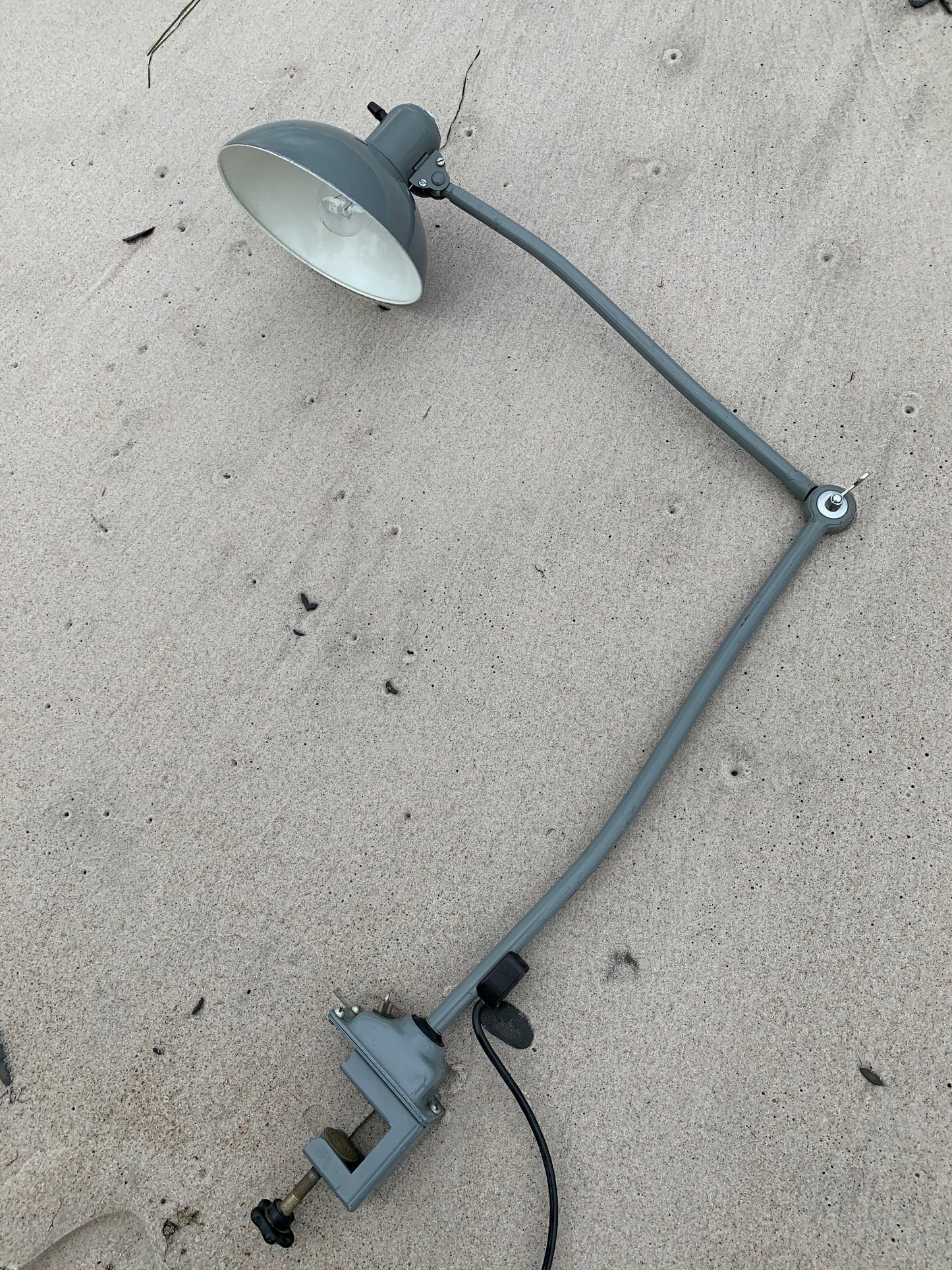 Kaiser Idell 6727 - Arkitektlampe med bordbeslag