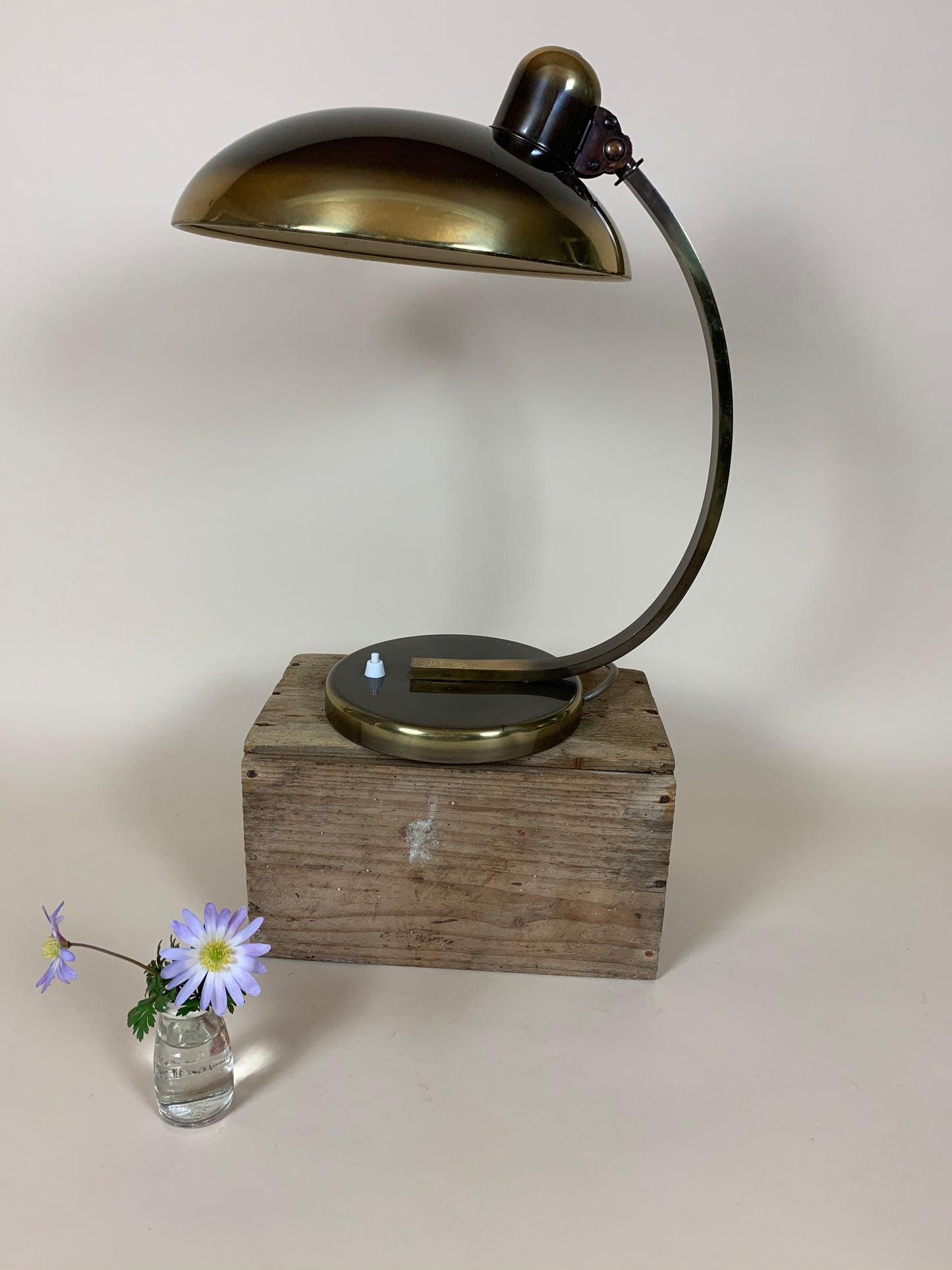 Christian Dell 6750 bordlampe i mørkpoleret messing
