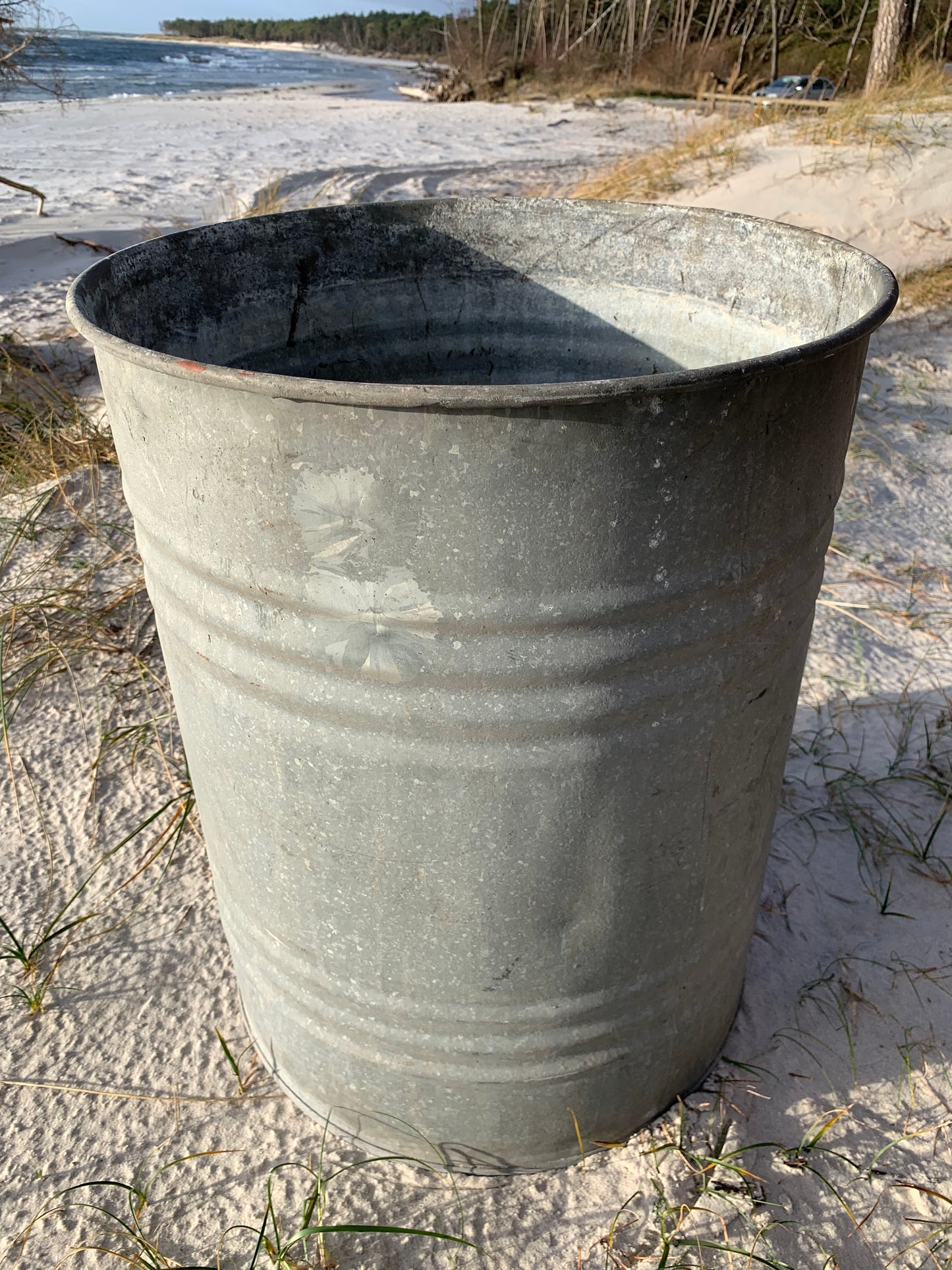 Stor industriel beholder i zink