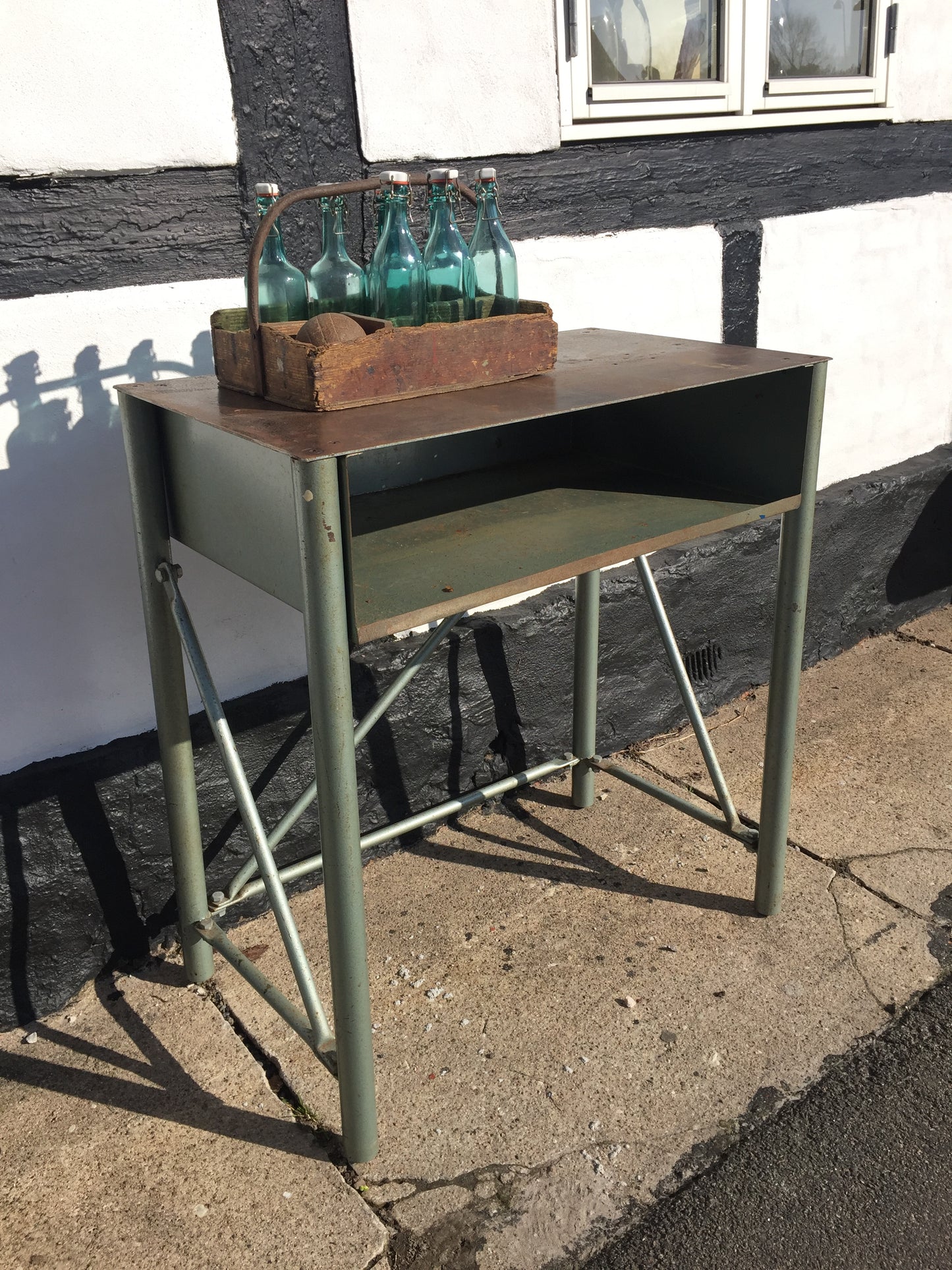 Lækkert industrielt bord med masser af skøn patina