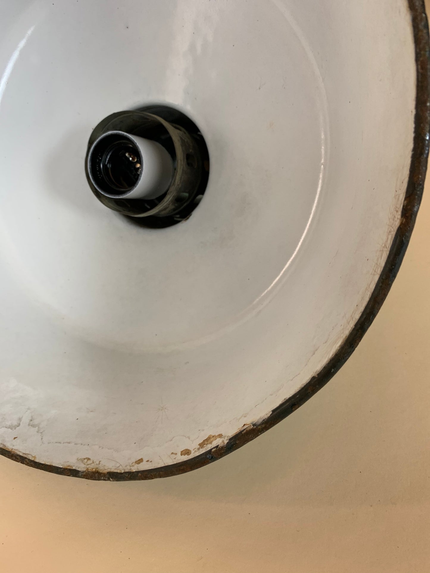 Lampe i støvet blå med masser af patina