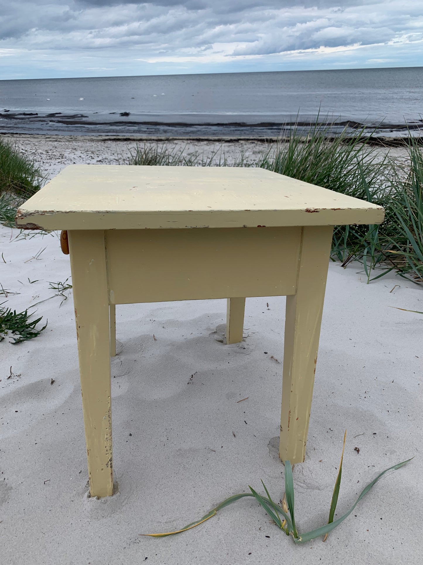 Børnebord med skuffer