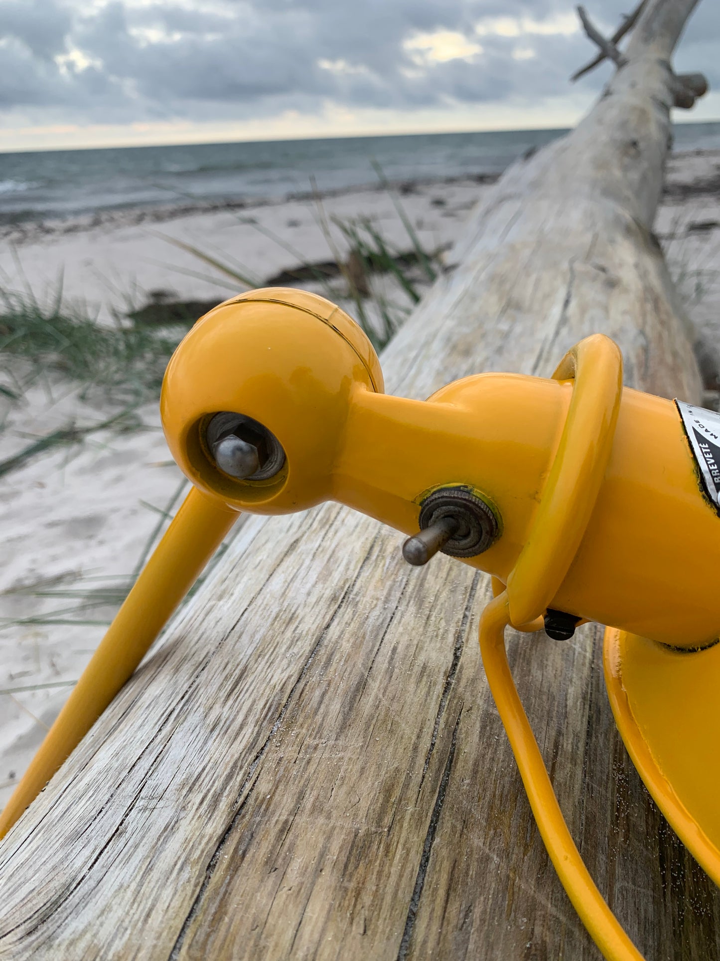 Gul Jieldé lampe med 1 arm og bordbeslag