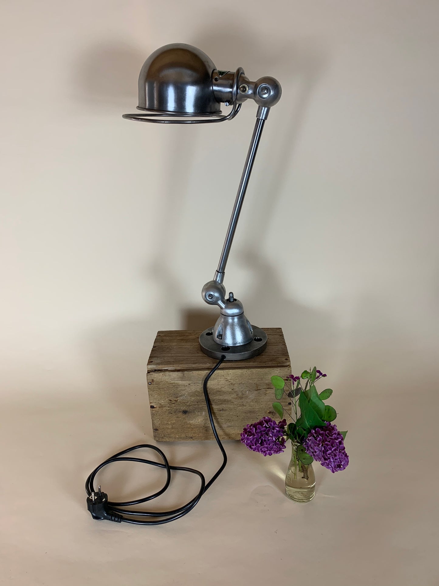 Jieldé lampe med en arm og flot fod