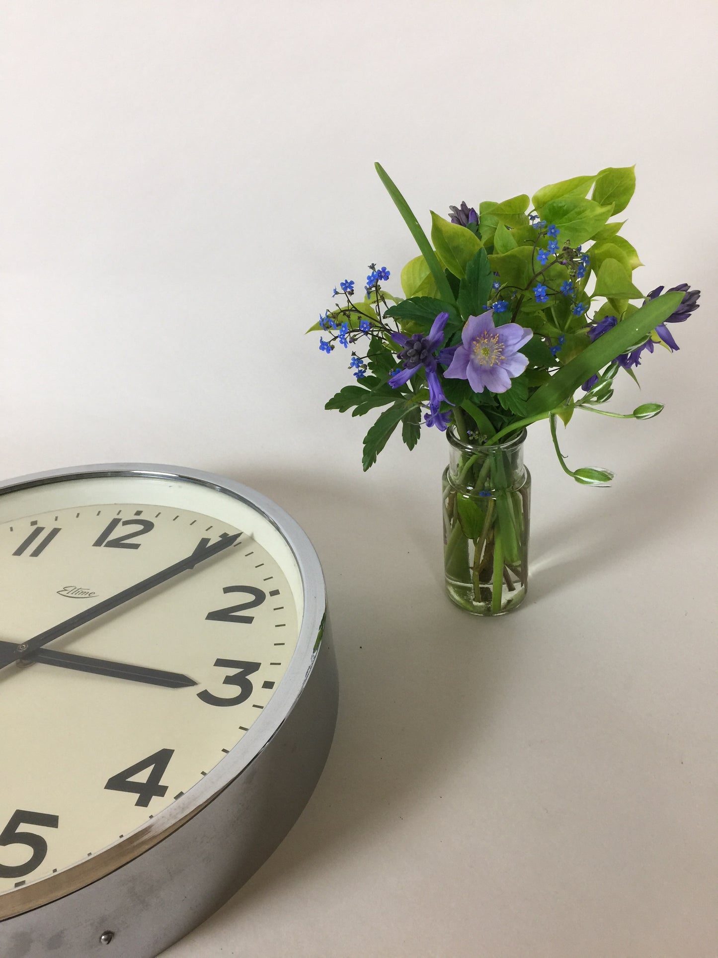 Smukt gammelt skole ur