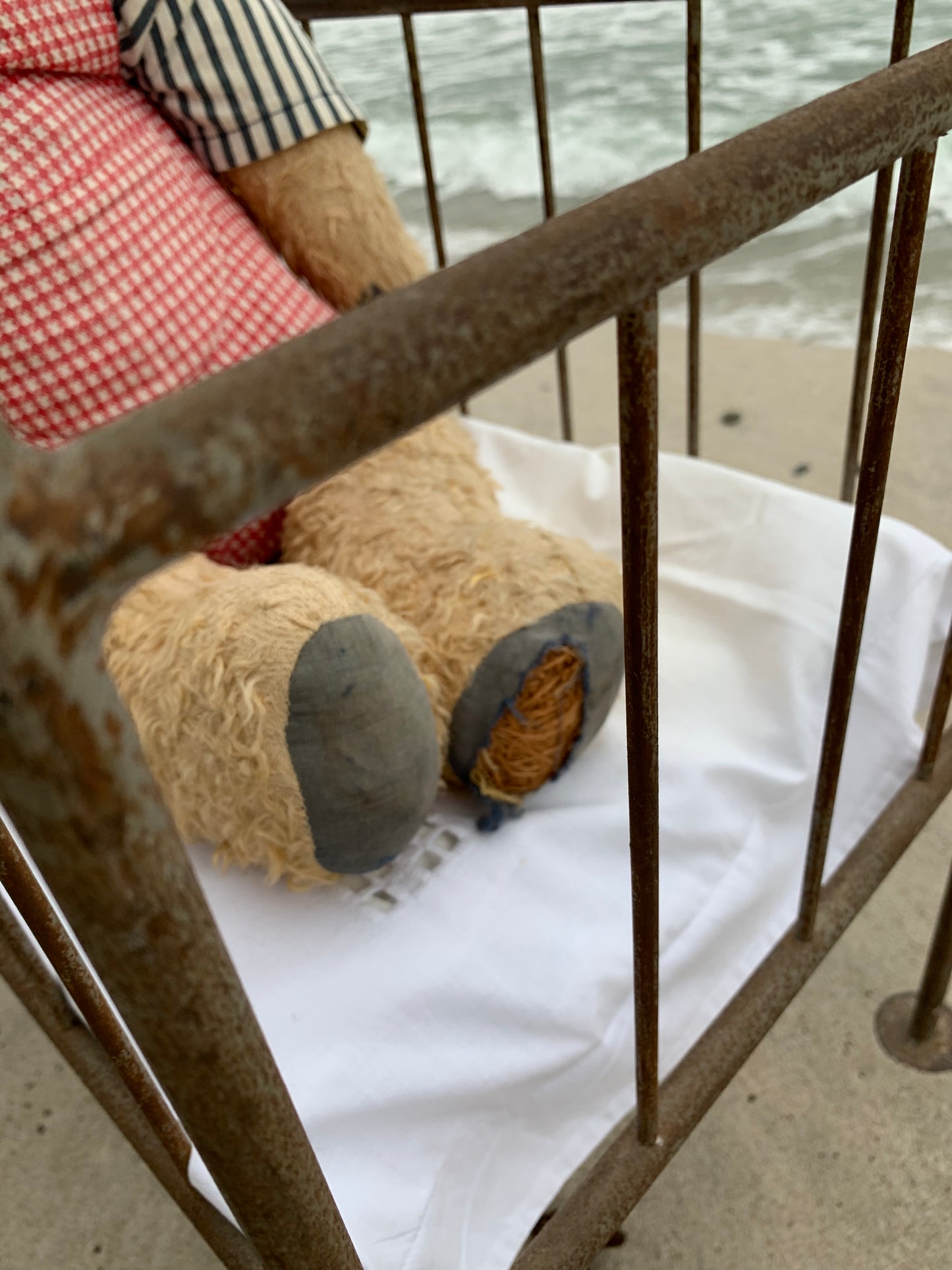 Skøn gammel bamse med seng - fra Frankrig