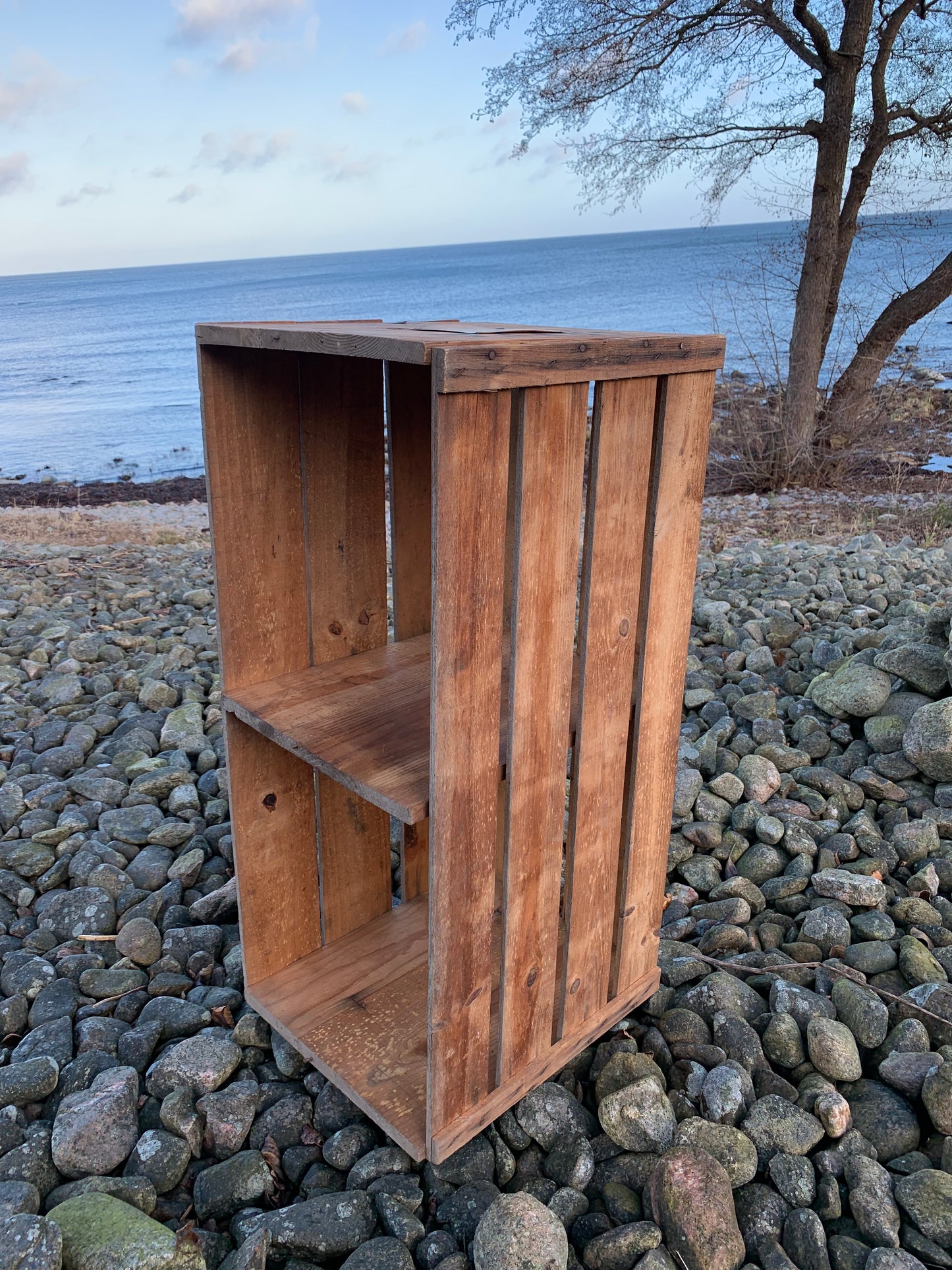 Gammel trækasse med “Tatol mærke”