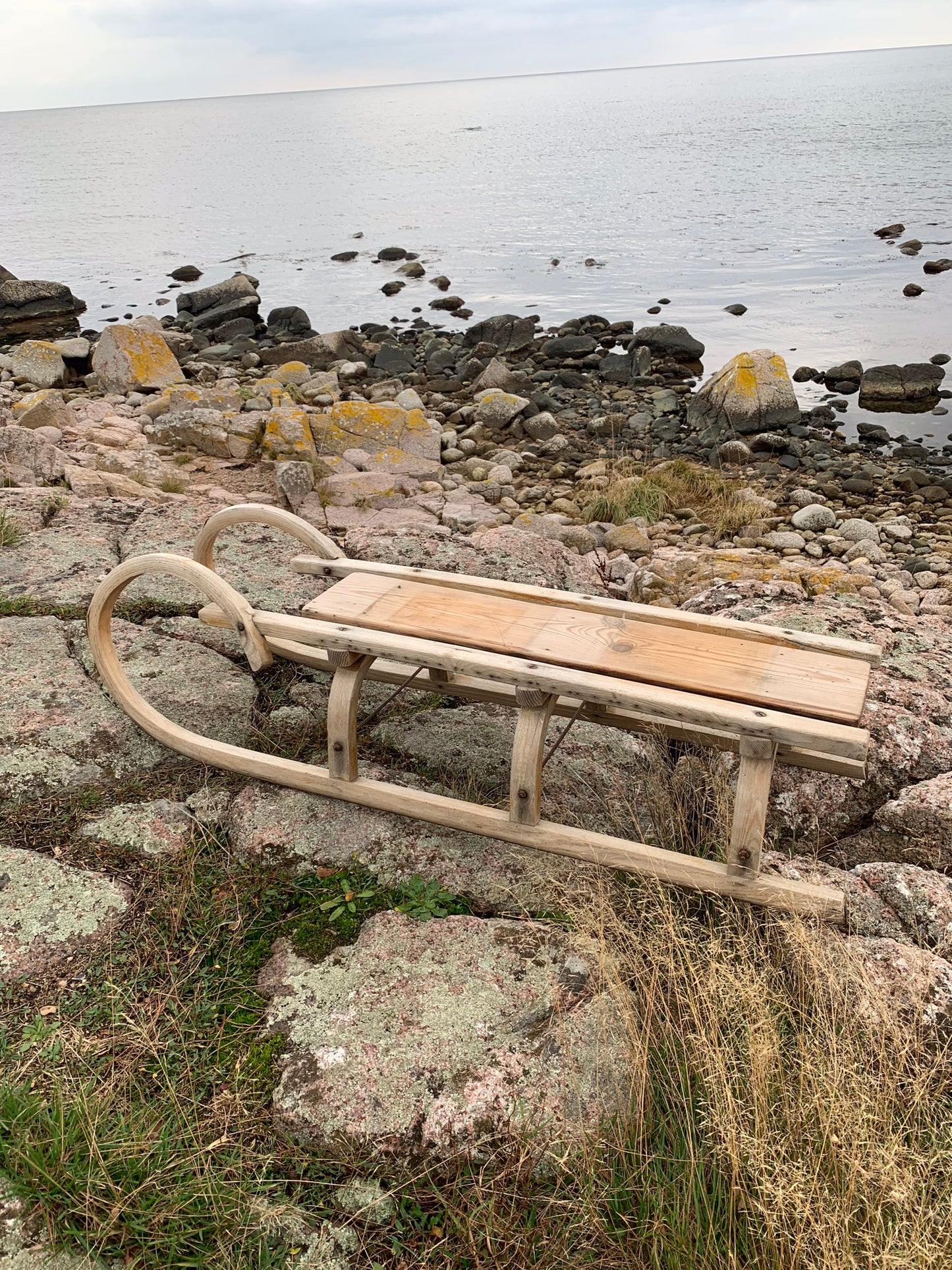 Dekorativ gammel kælk i træ