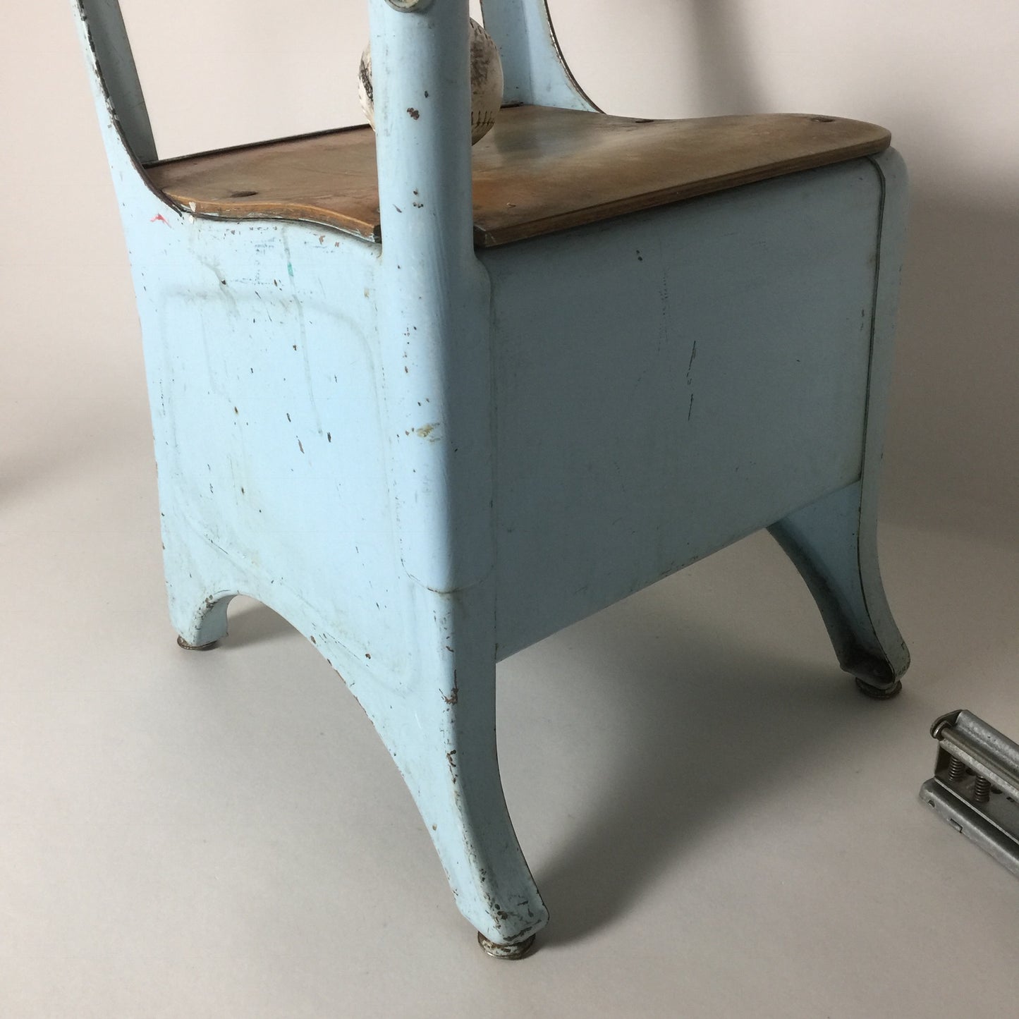 Rå og lækker vintage skolepult fra New York