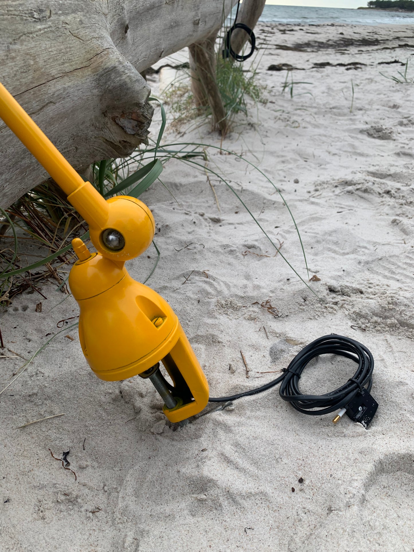Gul Jieldé lampe med 1 arm og bordbeslag
