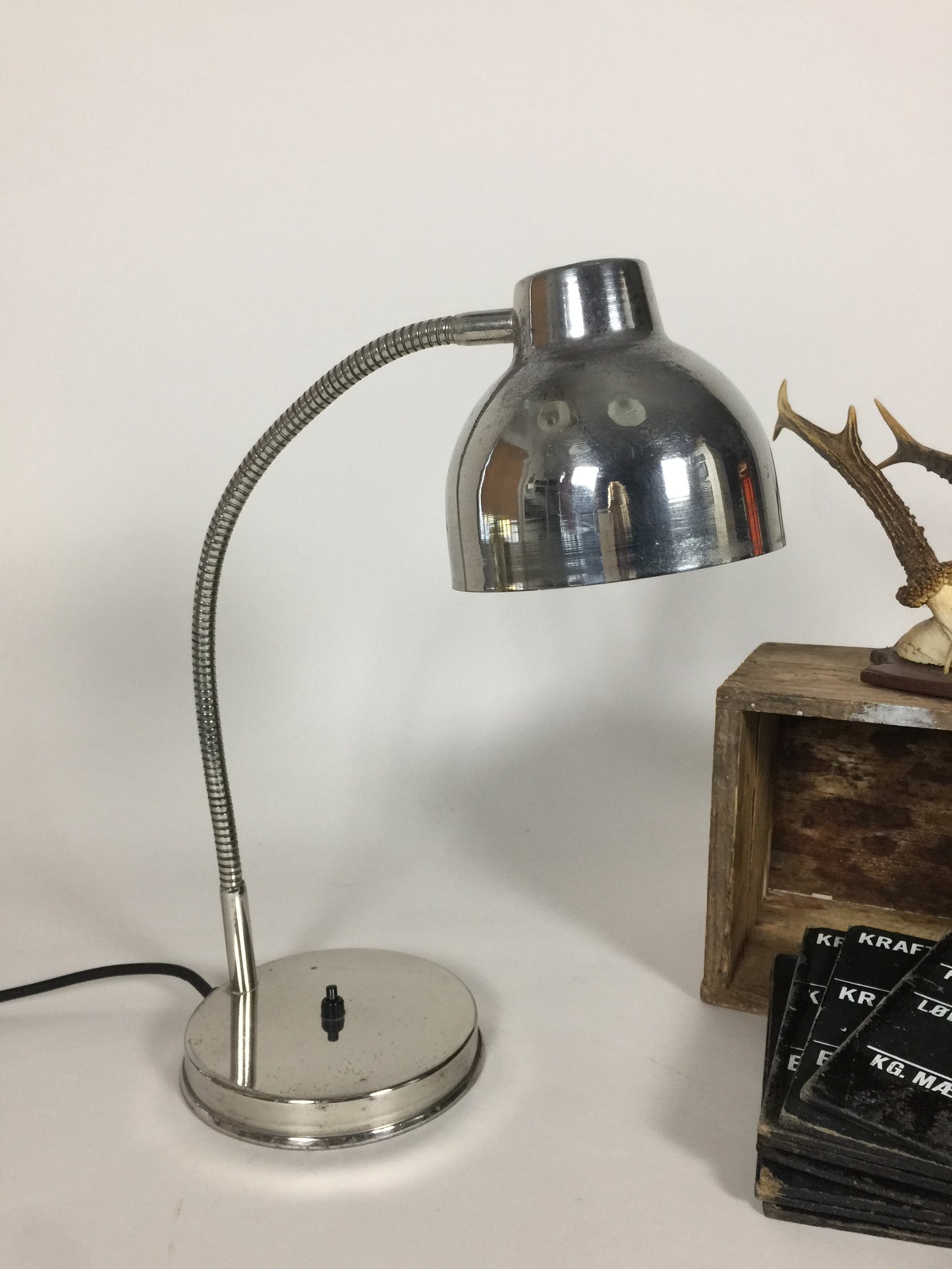 Industriel håndplukket bordlampe