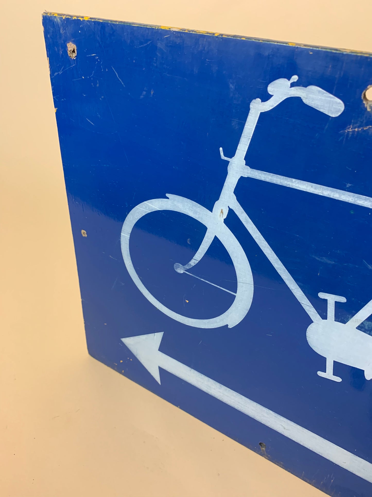 Dekorativt cykel skilt i træ