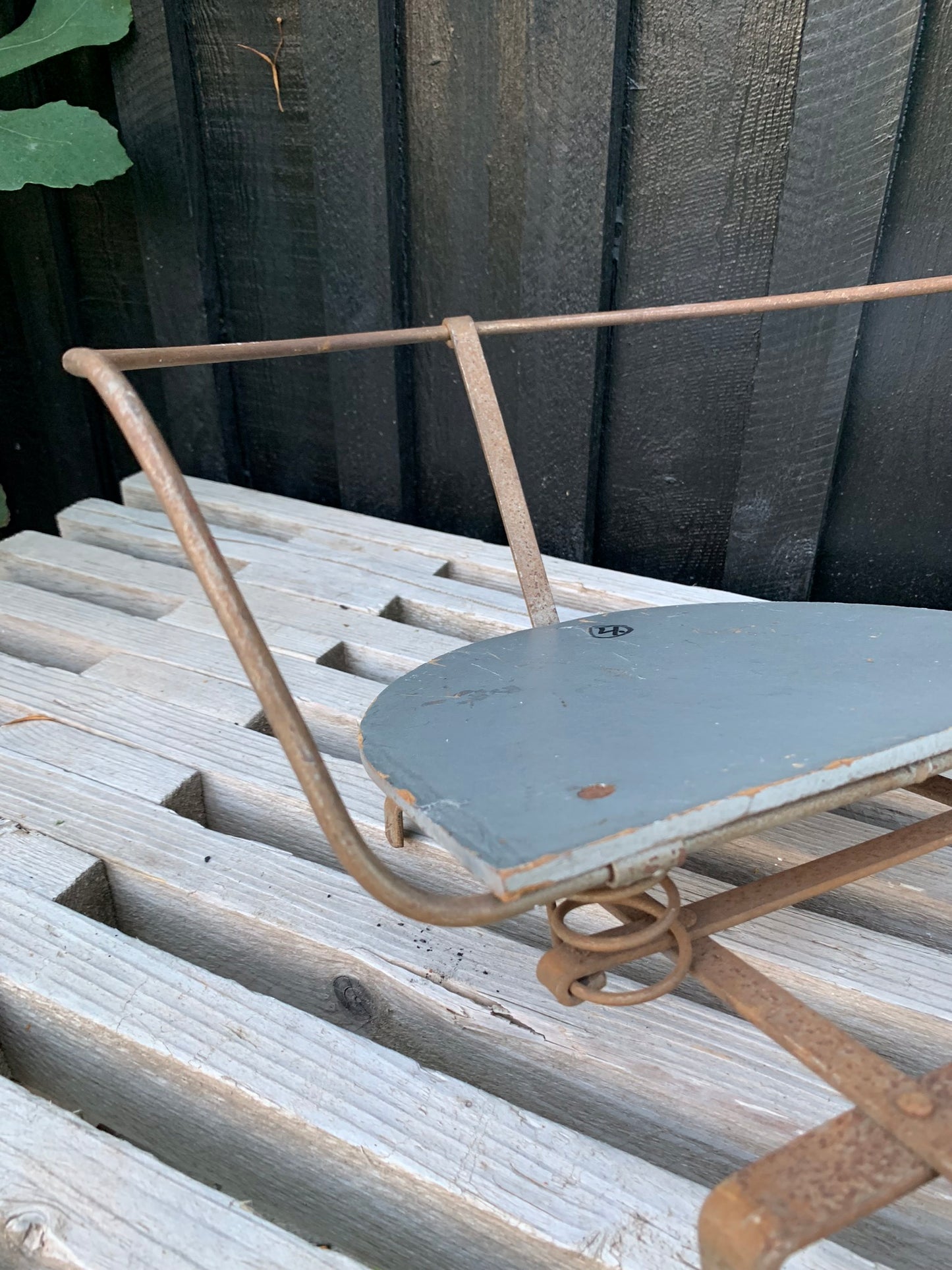 Sjovt gammelt barnesæde til cykel