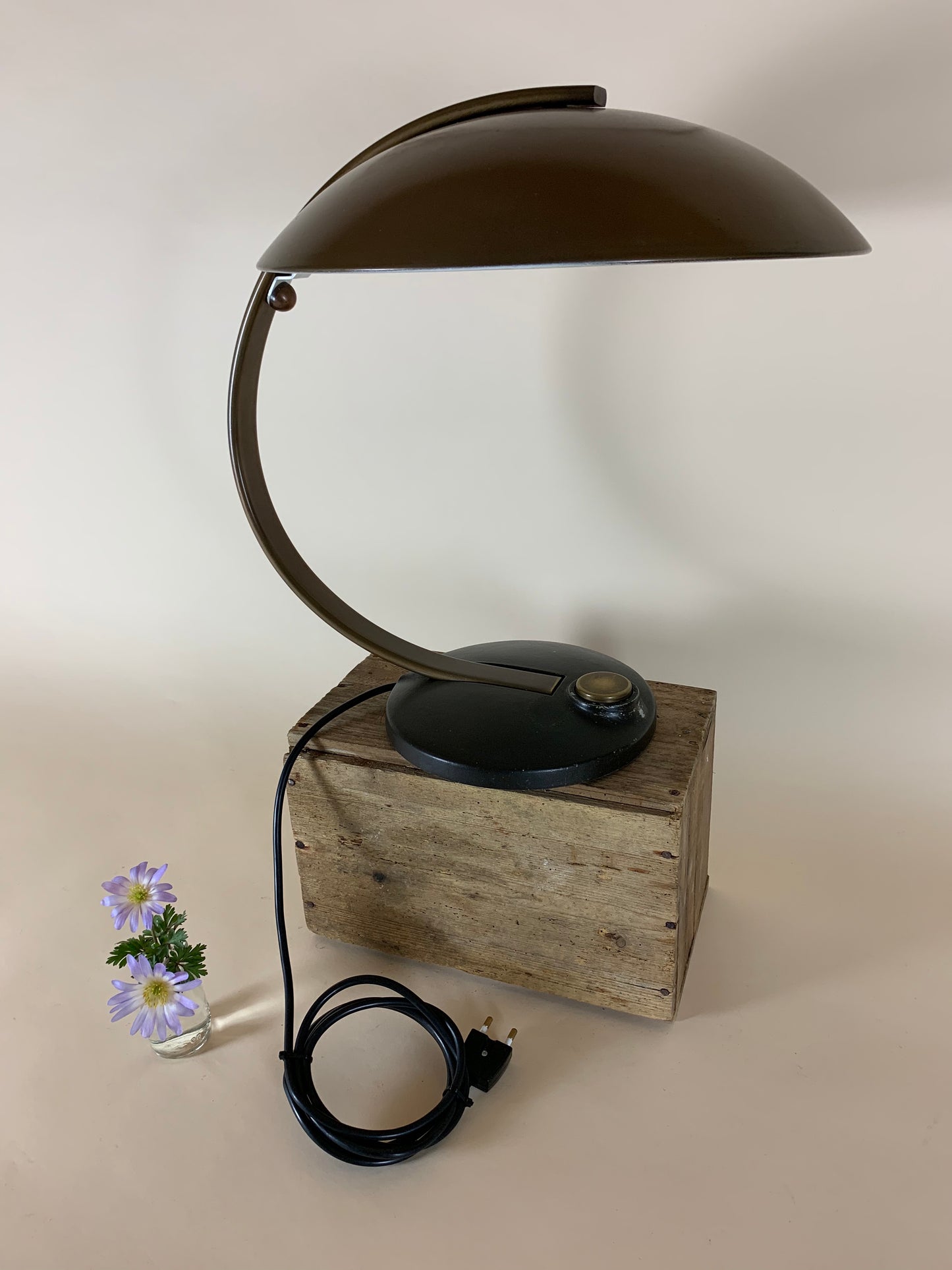 Egon Hillebrand messinglampe med sort fod