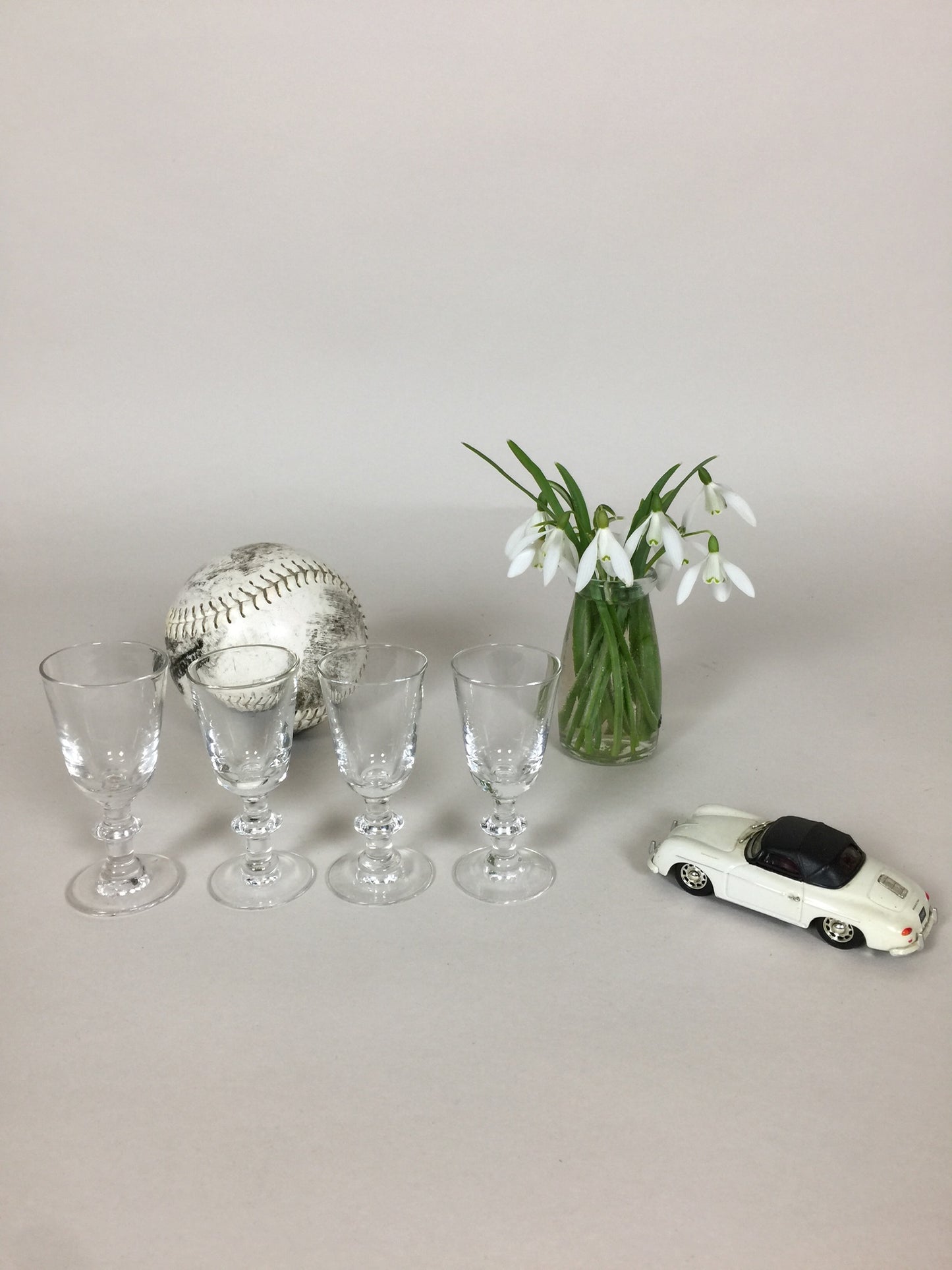 Små smukke glas (4 stk. sælges samlet)
