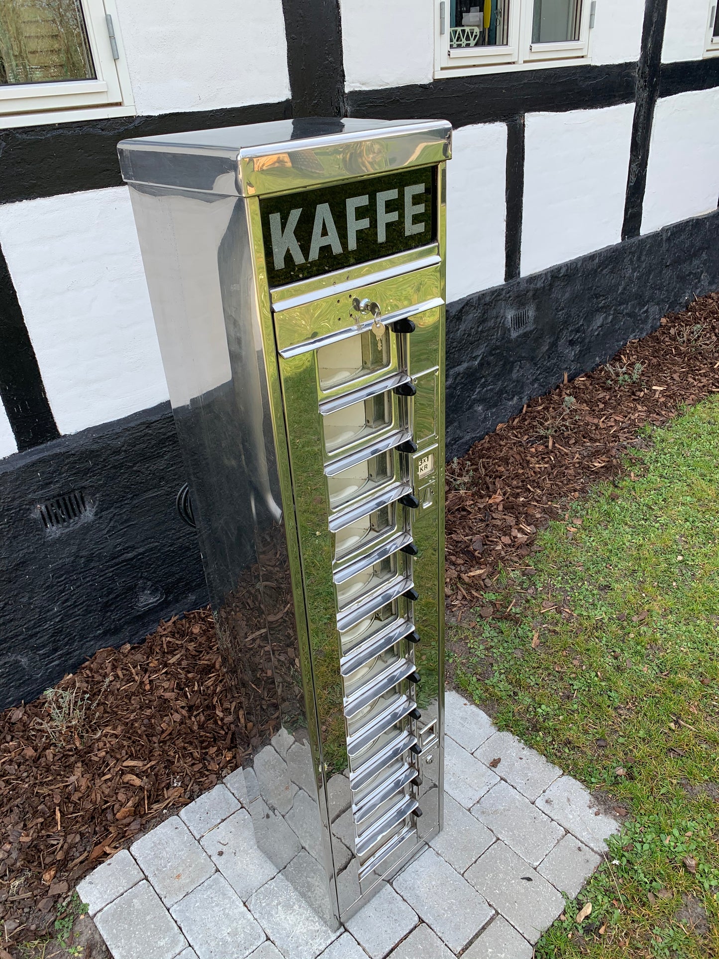 Fin og sjældent eksemplar af Wittenborg automat med lys.