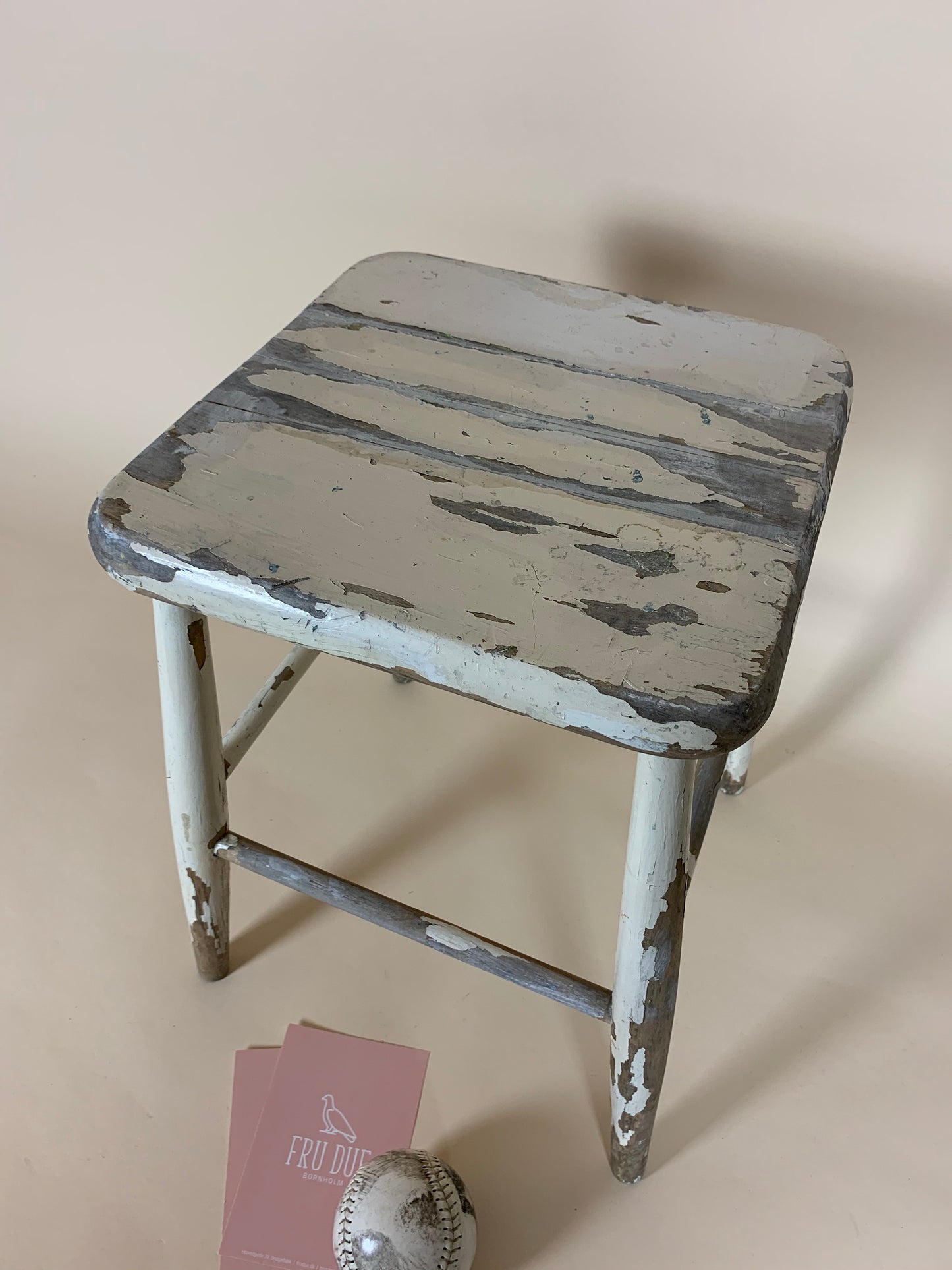 Taburet med masser af patina