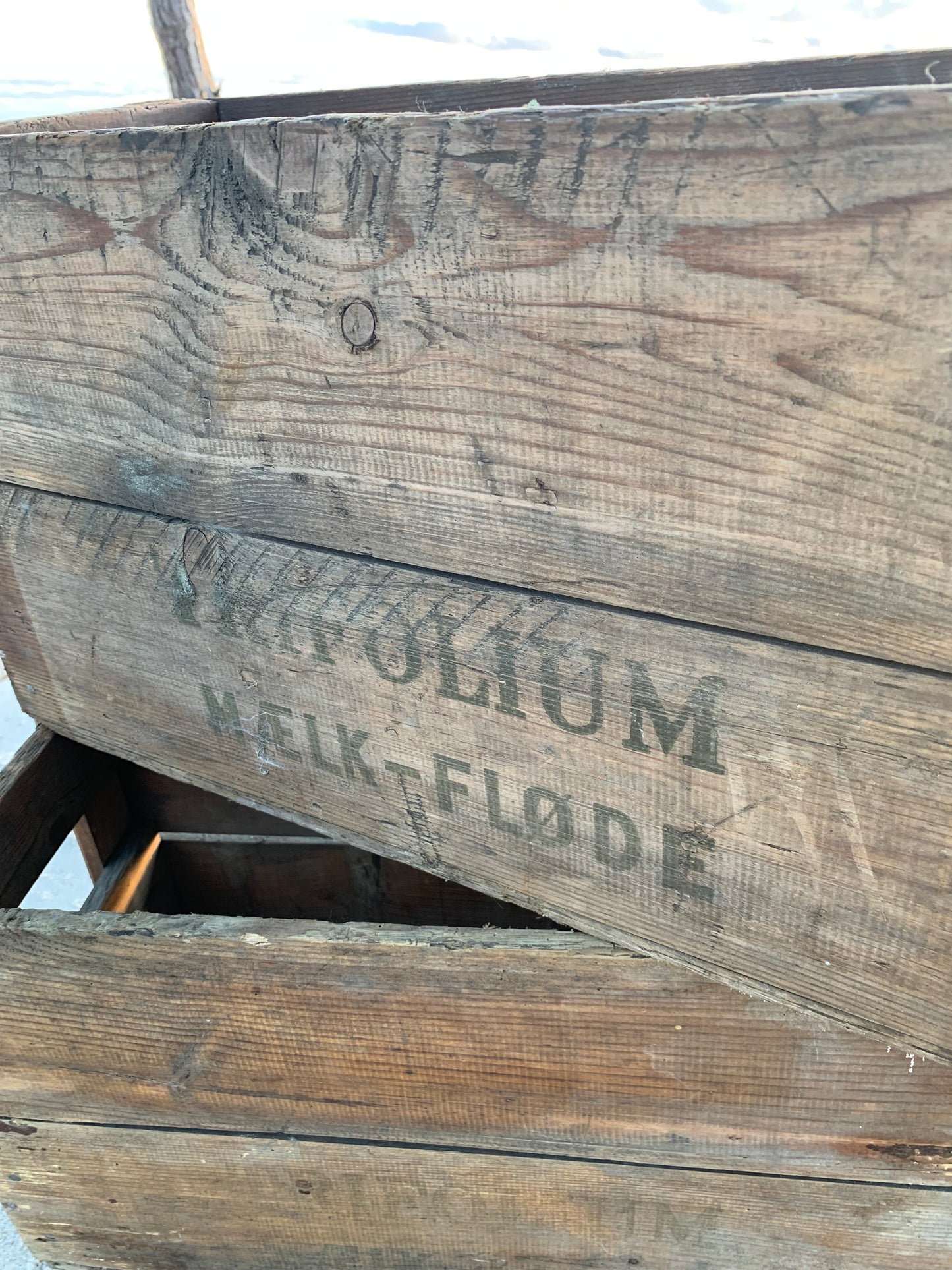 Mælkekasse med rum og zinkbund