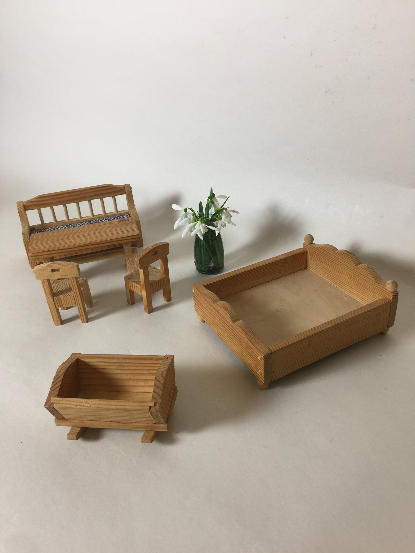Dukkehusmøbler (sælges samlet)