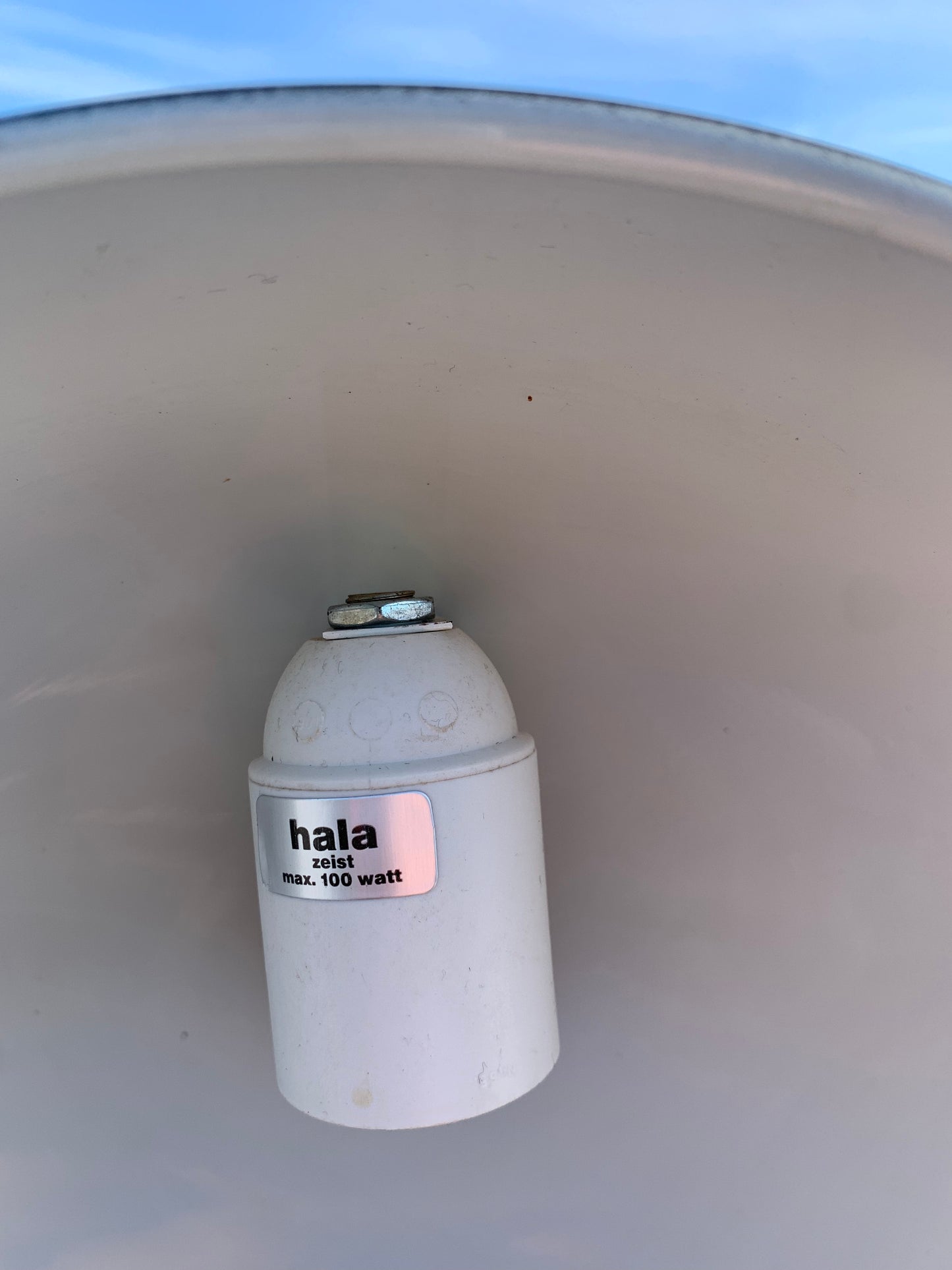 Hala Zeist model 144