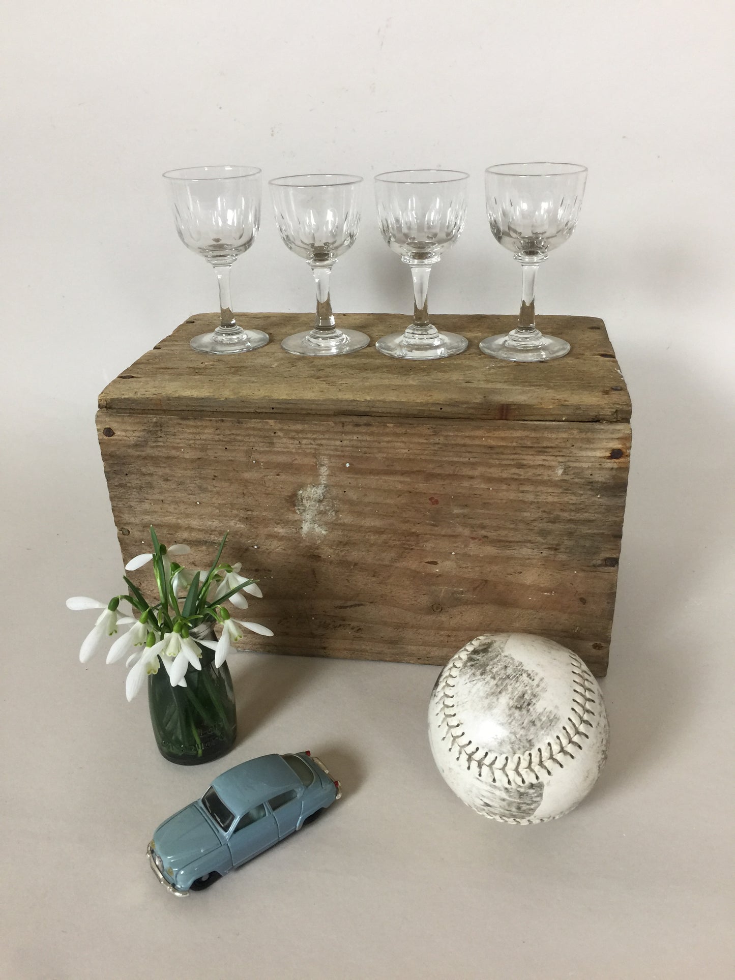 Fire smukke gamle glas