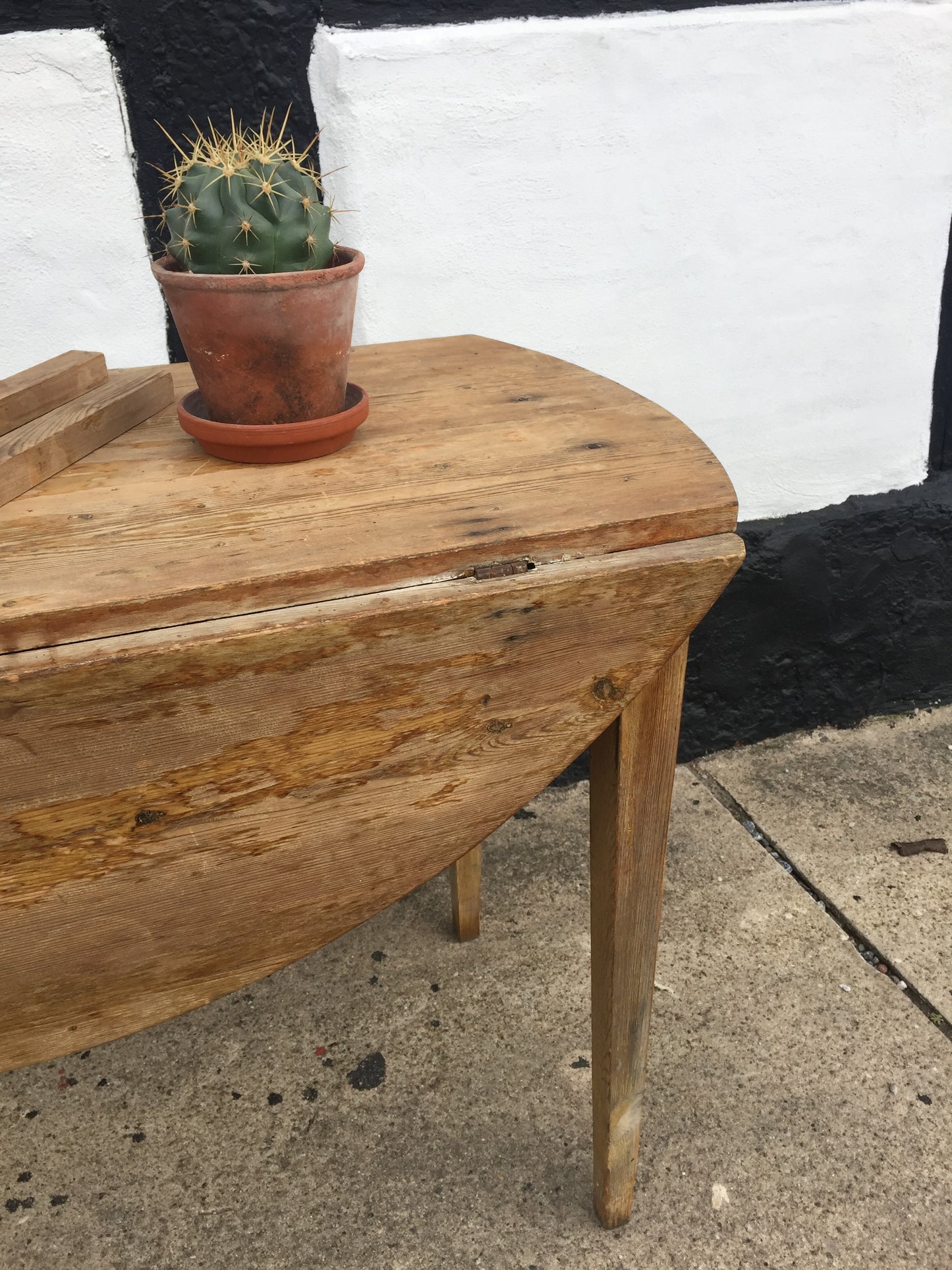 Skønt gammelt bord med to klapper