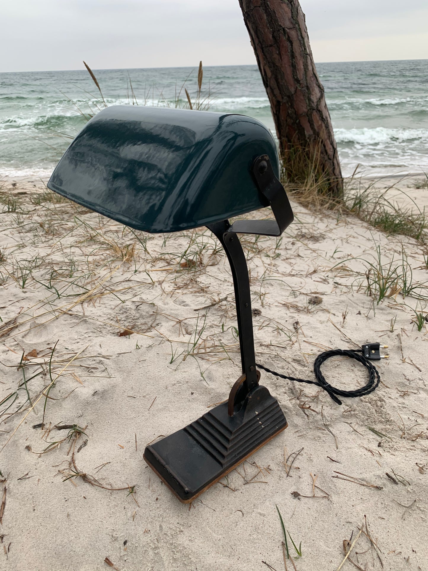 Notarlampe med emaljeskærm