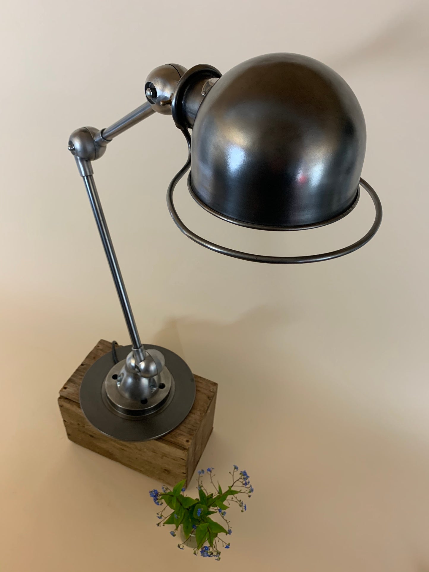 Jieldé bordlampe med to arme fod og tænd/sluk kontakt