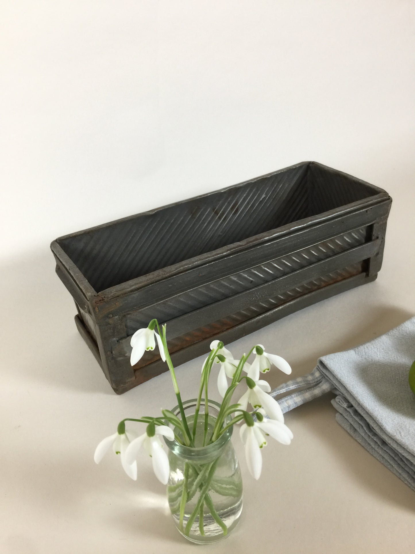 Rå og dekorativ “bageform”