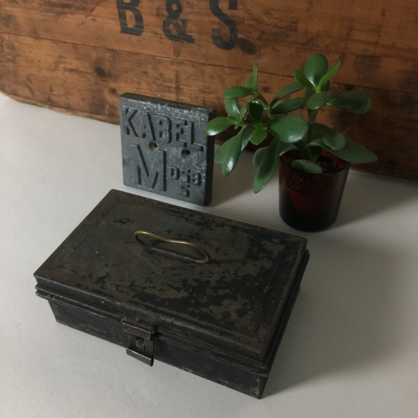 Smuk gammel metalkasse