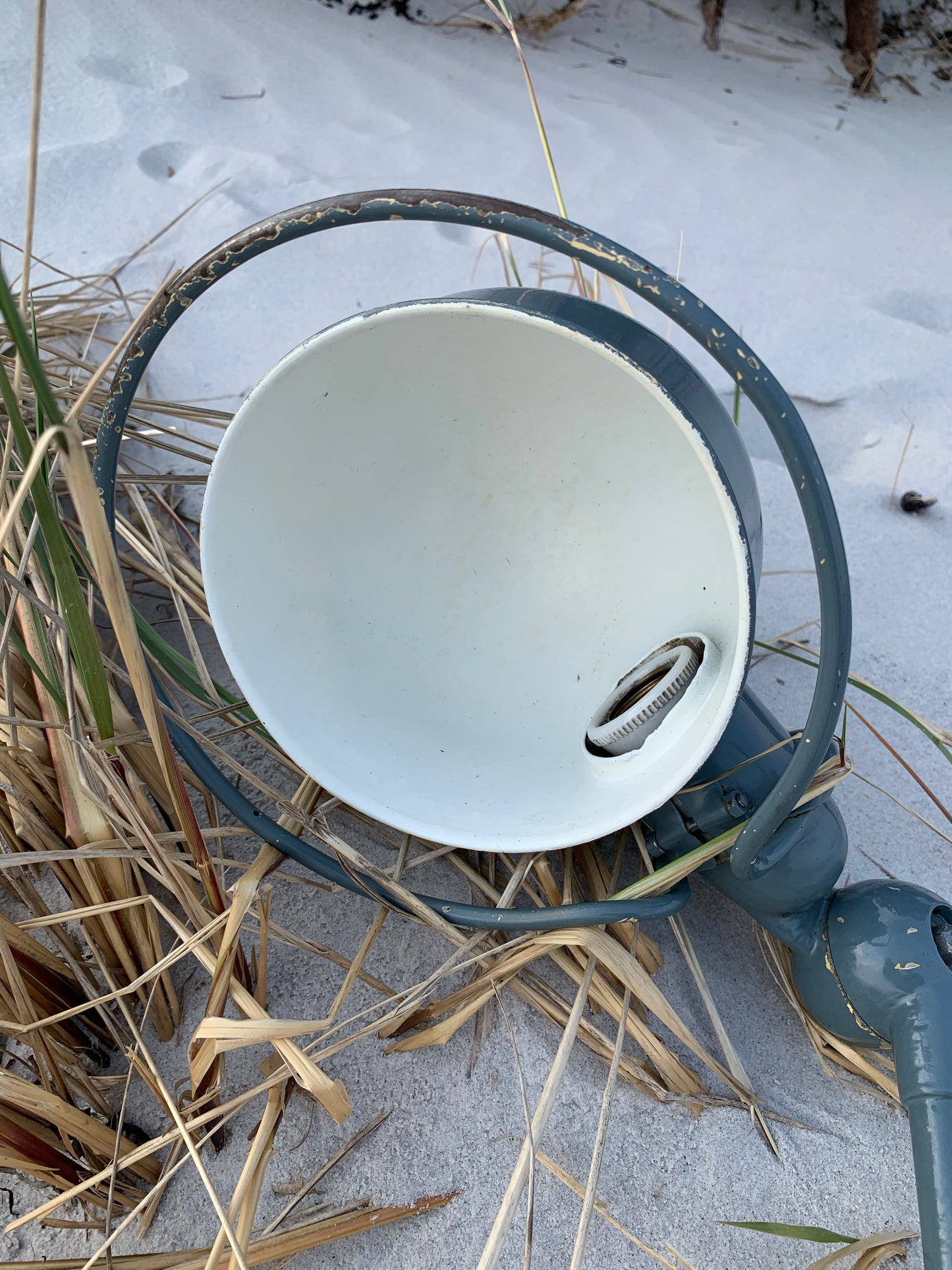 Jieldé væglampe i grå med masser af patina