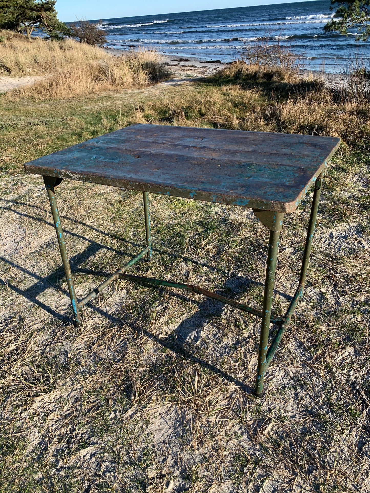 Industrielt bord i rå udgave