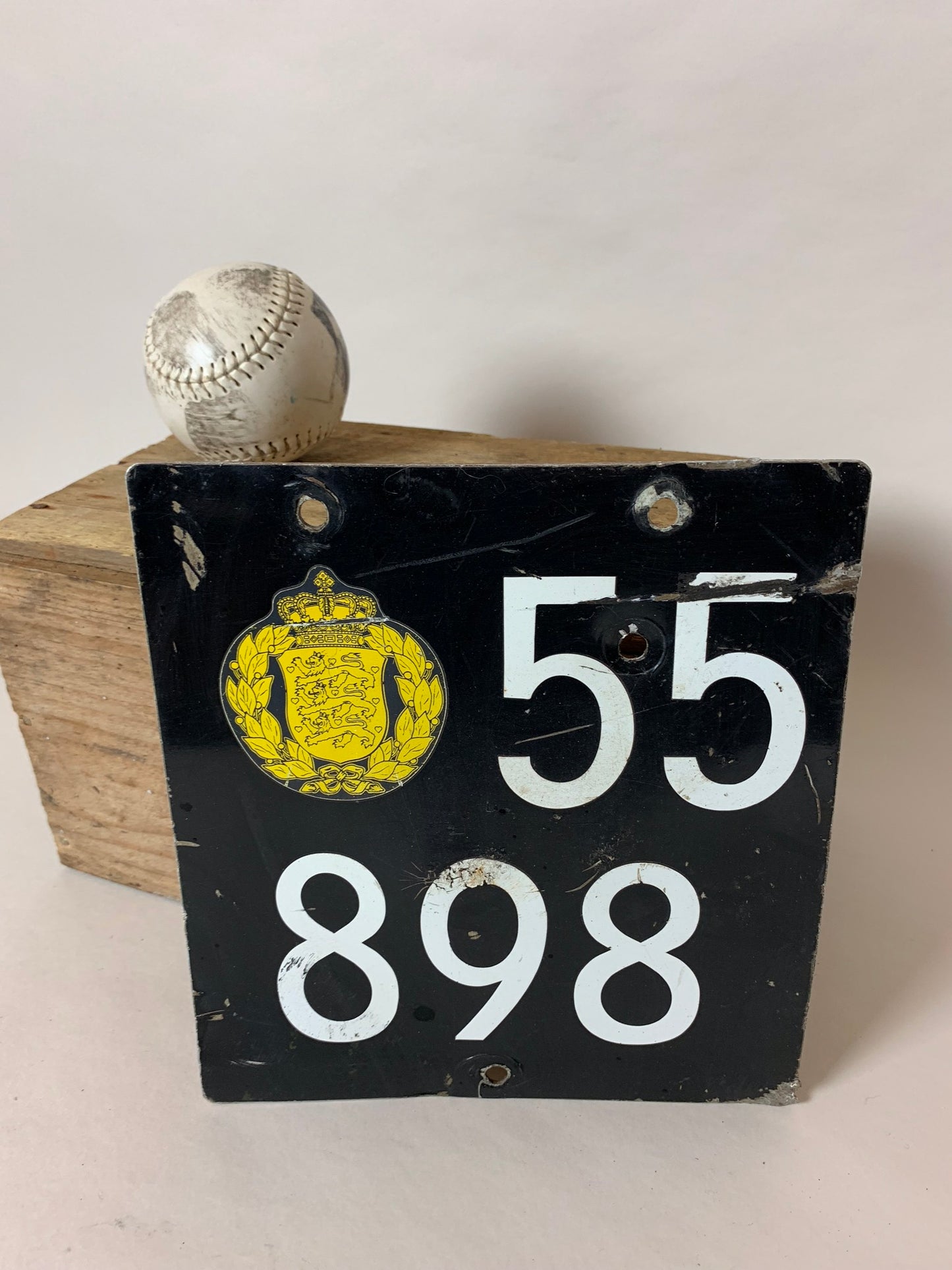 Gammel militær nummerplade