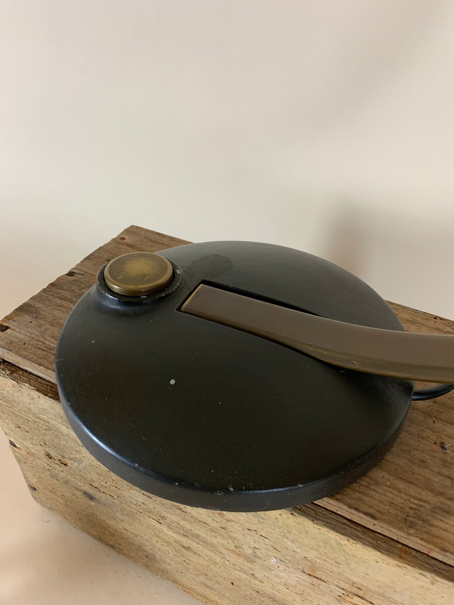 Egon Hillebrand messinglampe med sort fod