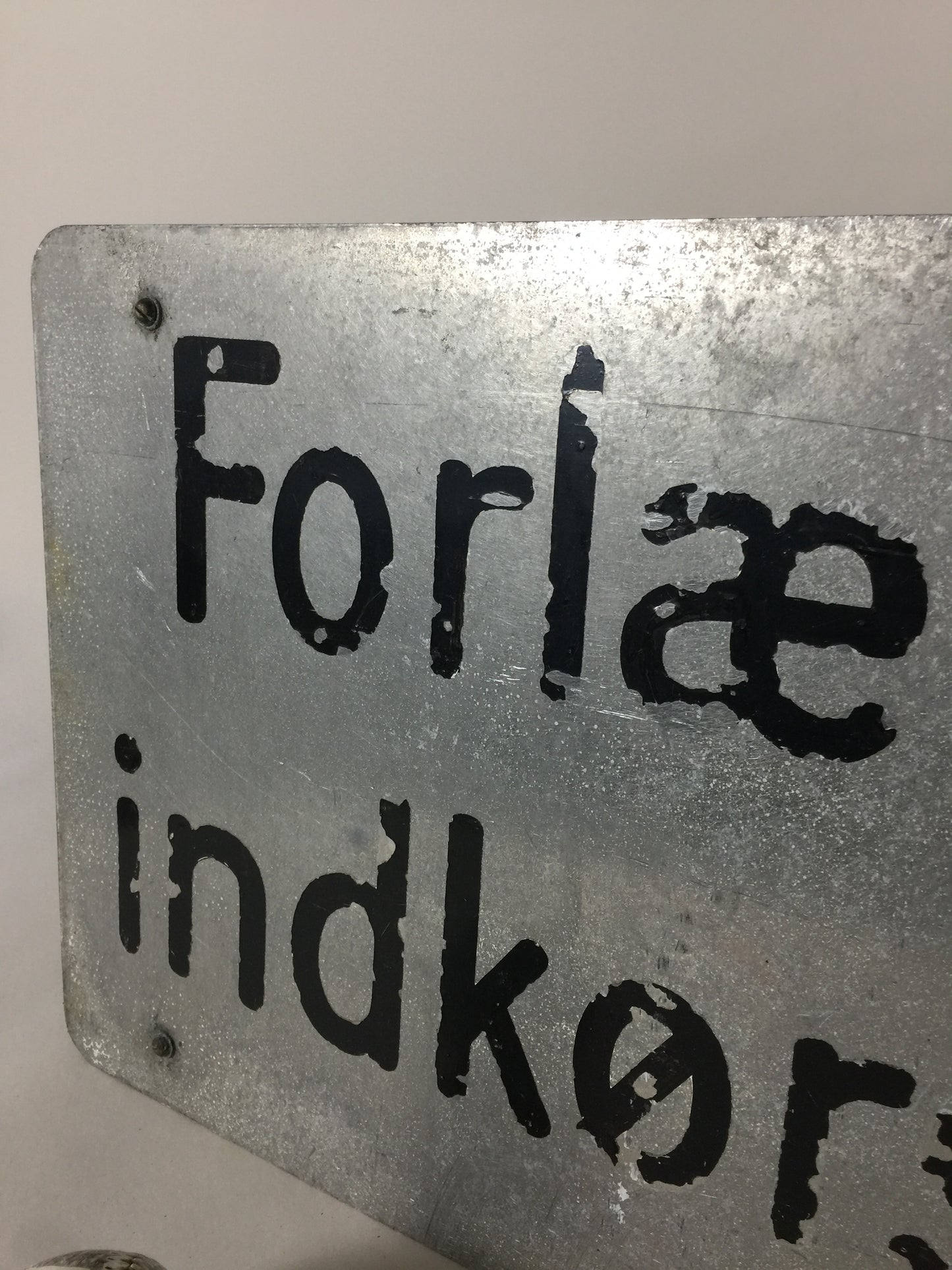 Sjovt og råt skilt