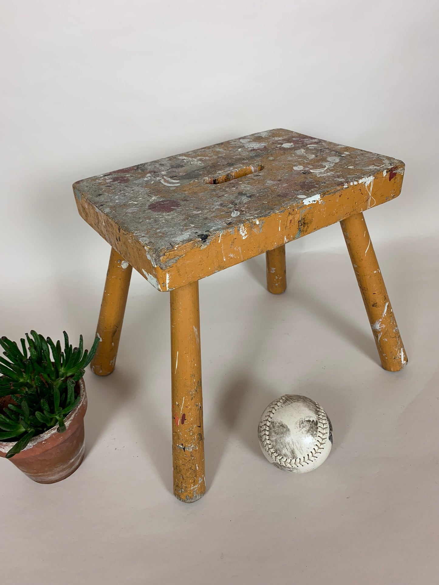 Skammel med masser af patina