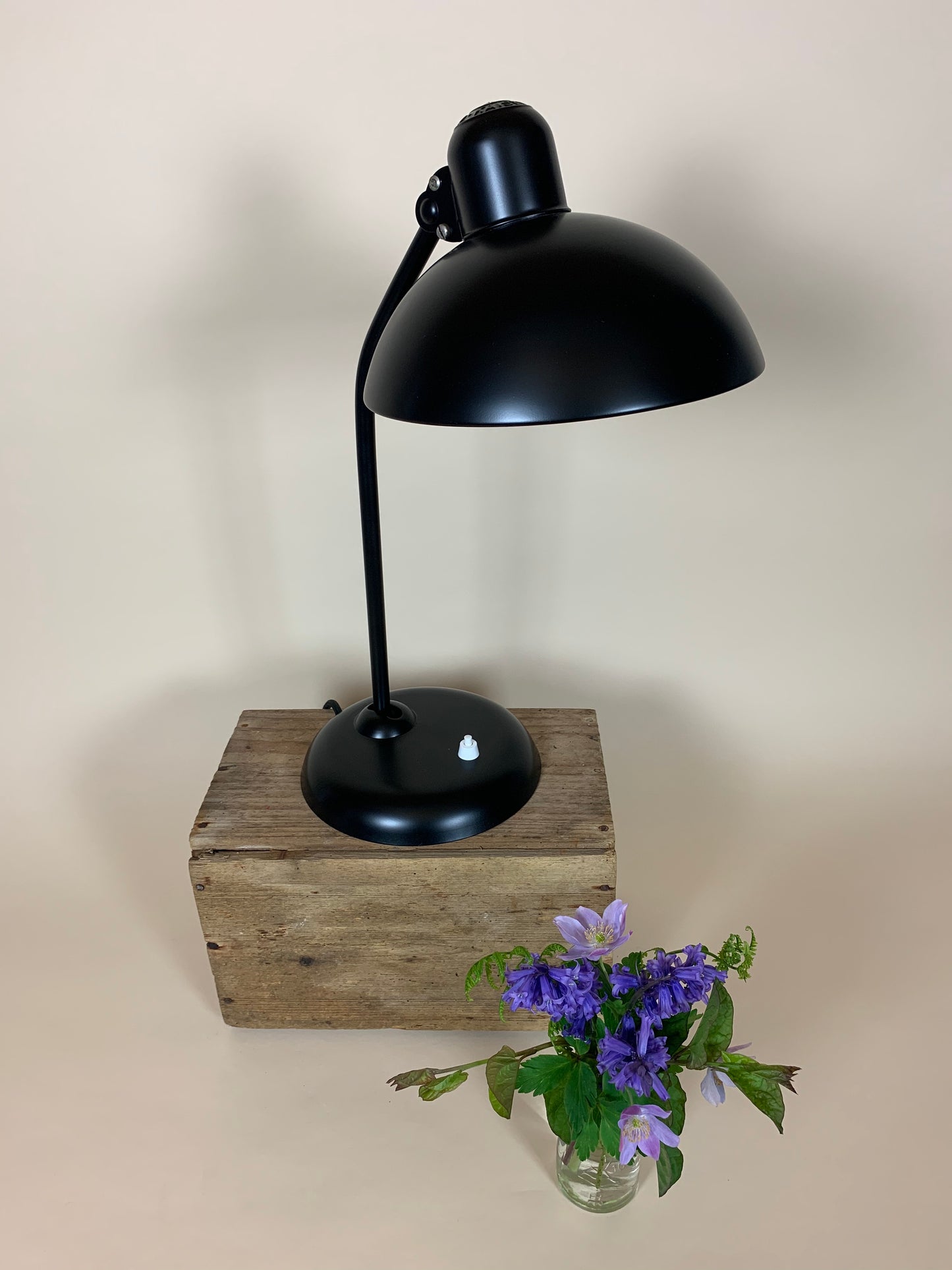 Kaiser Idell 6556 - Sort