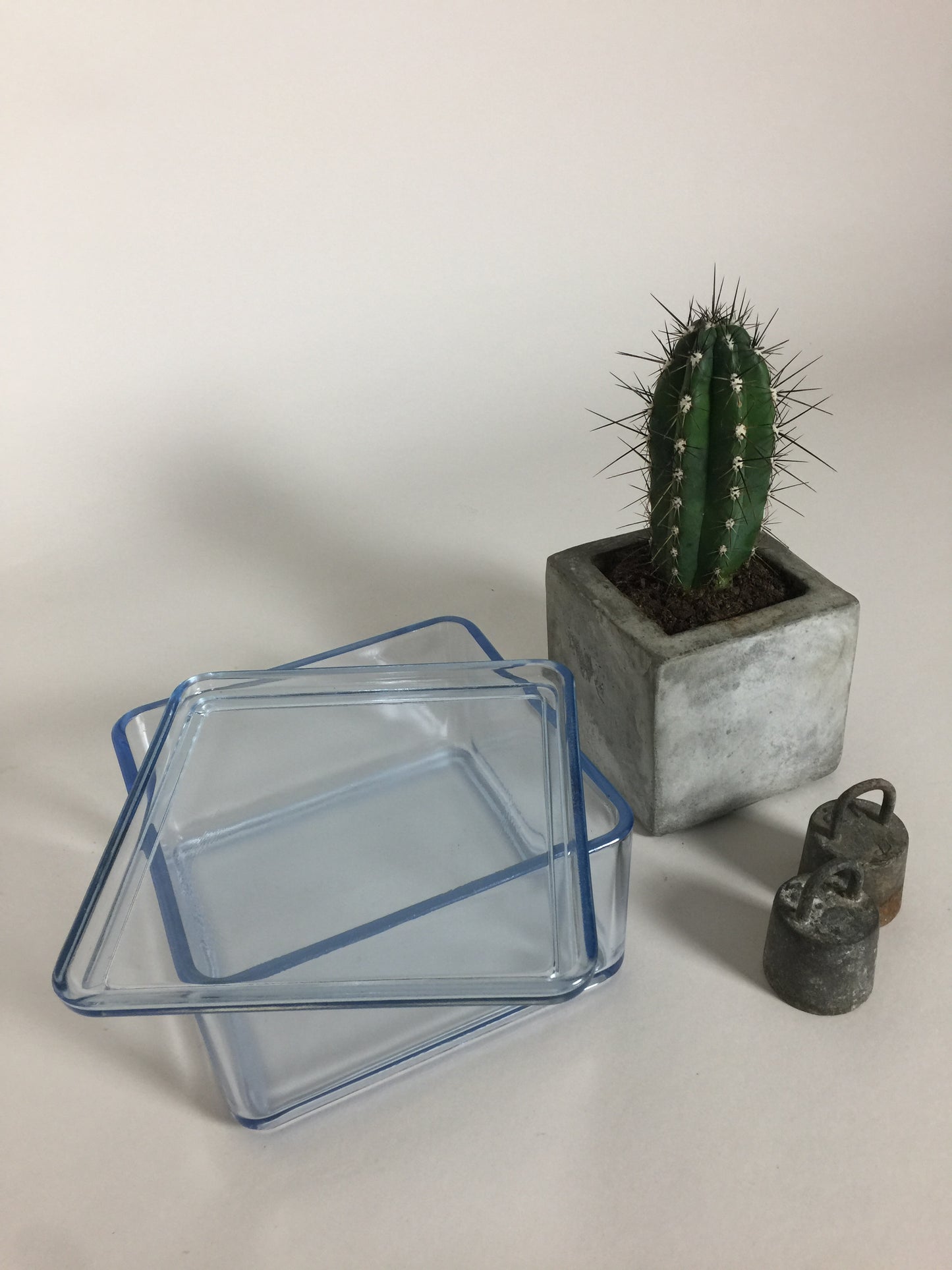 Fint og gammelt opbevaringsglas med låg