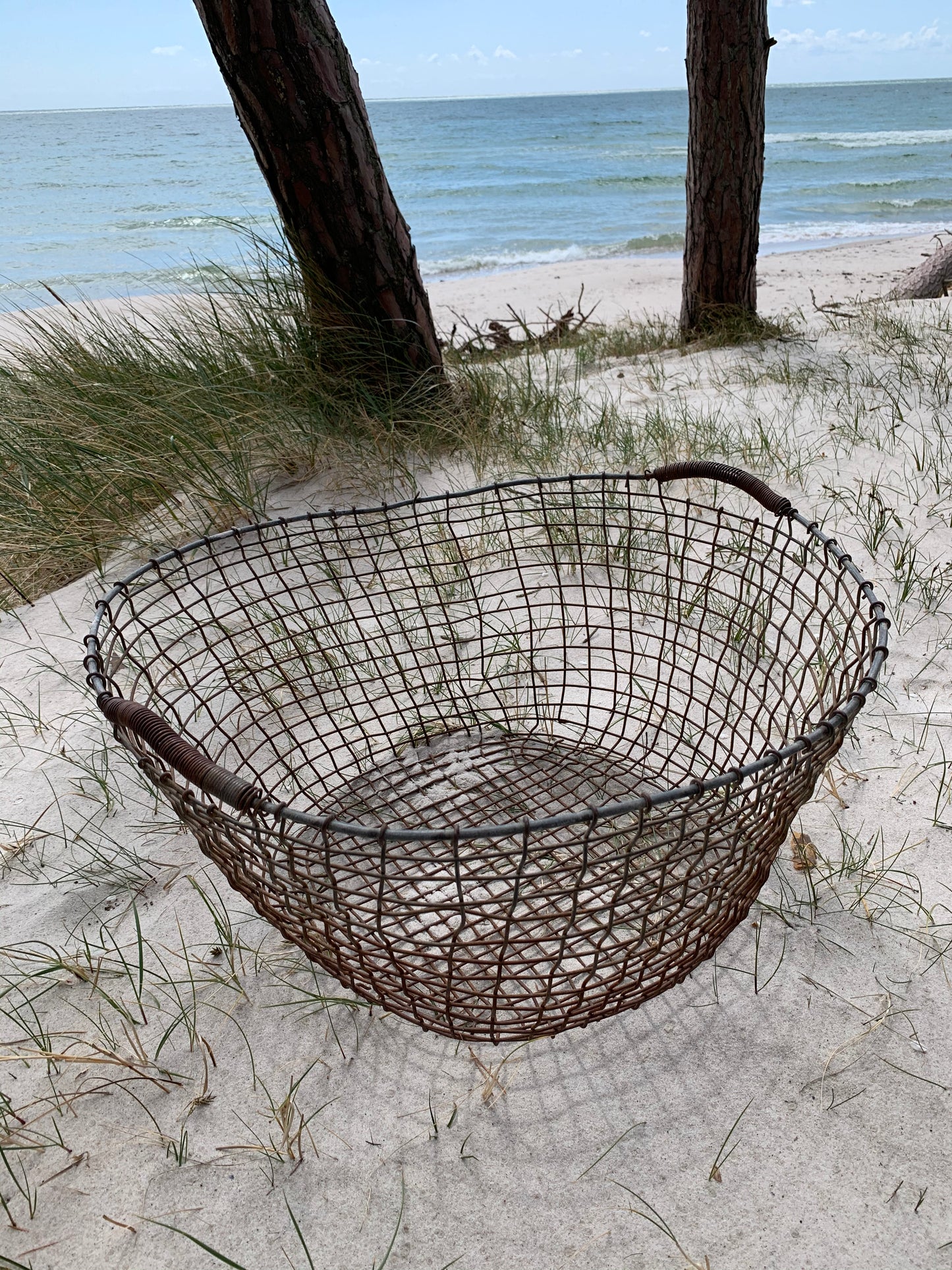 Stor charmerende trådkurv med masser af patina