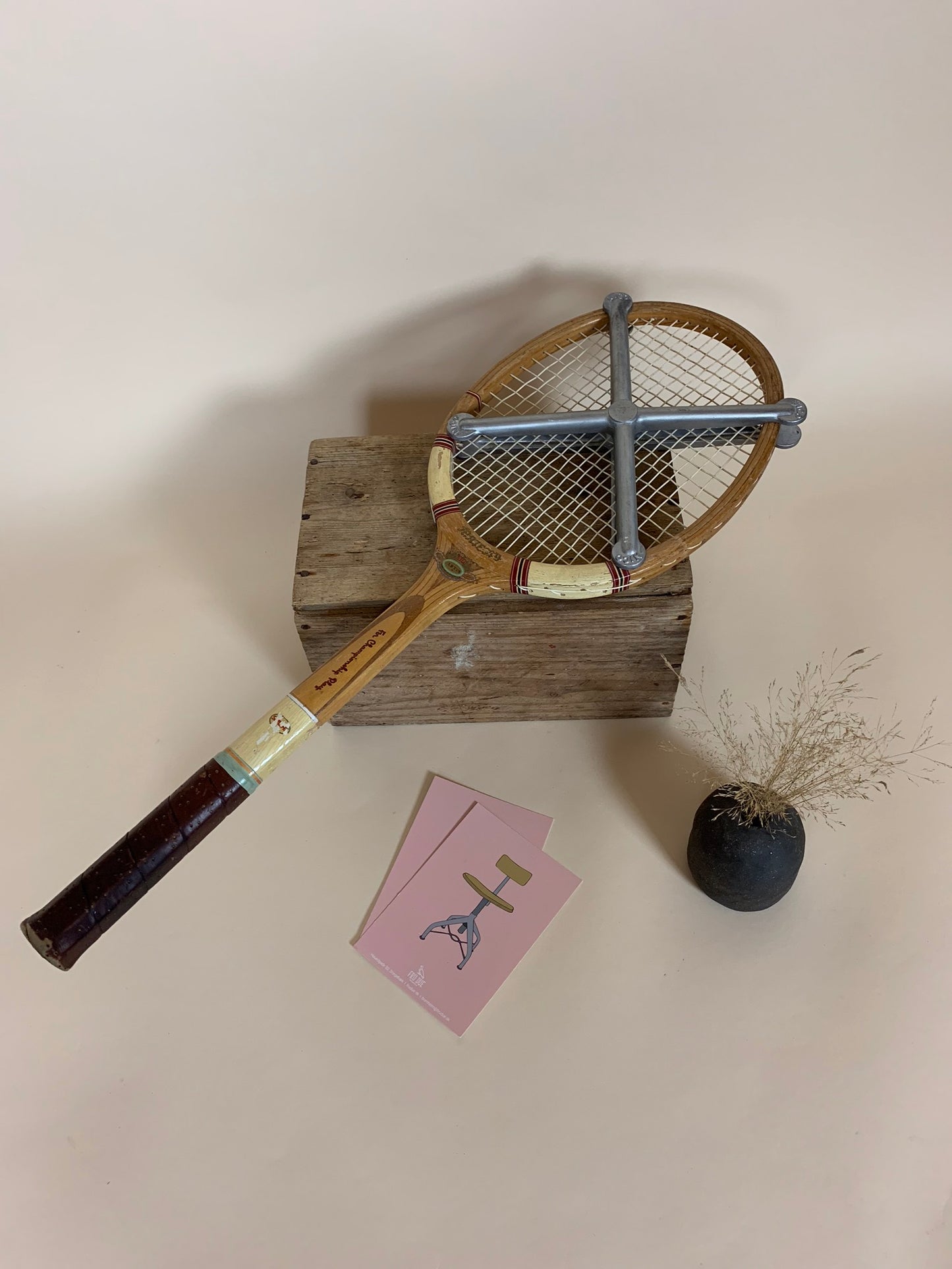 Dekorativ gammel tennisketcher