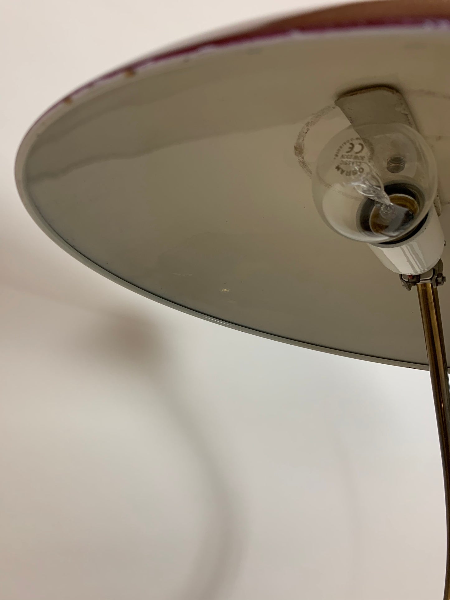 Helo vintagelampe i mørk rød
