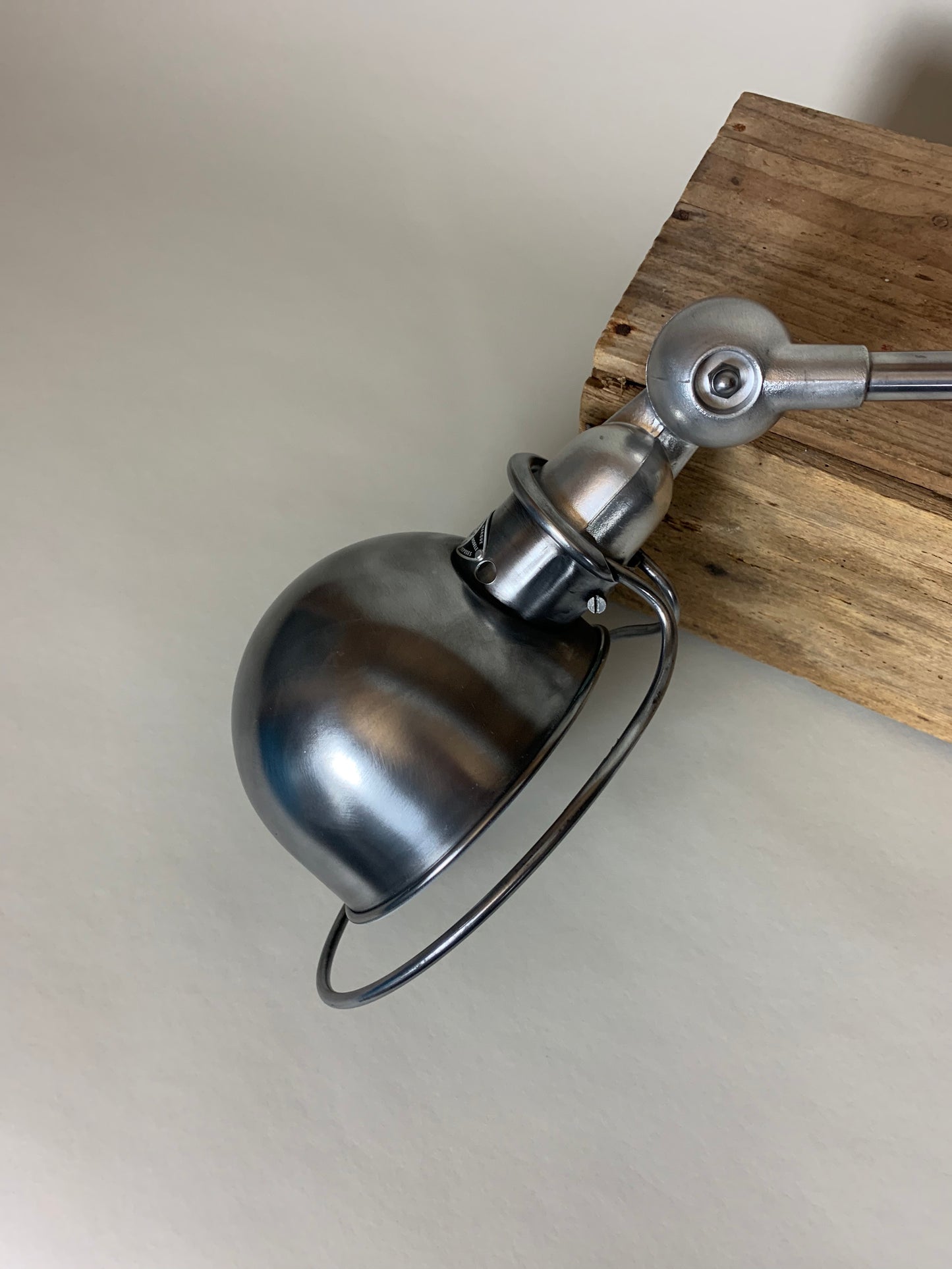 Jieldé lampe med 2 arme og lækkert bordbeslag