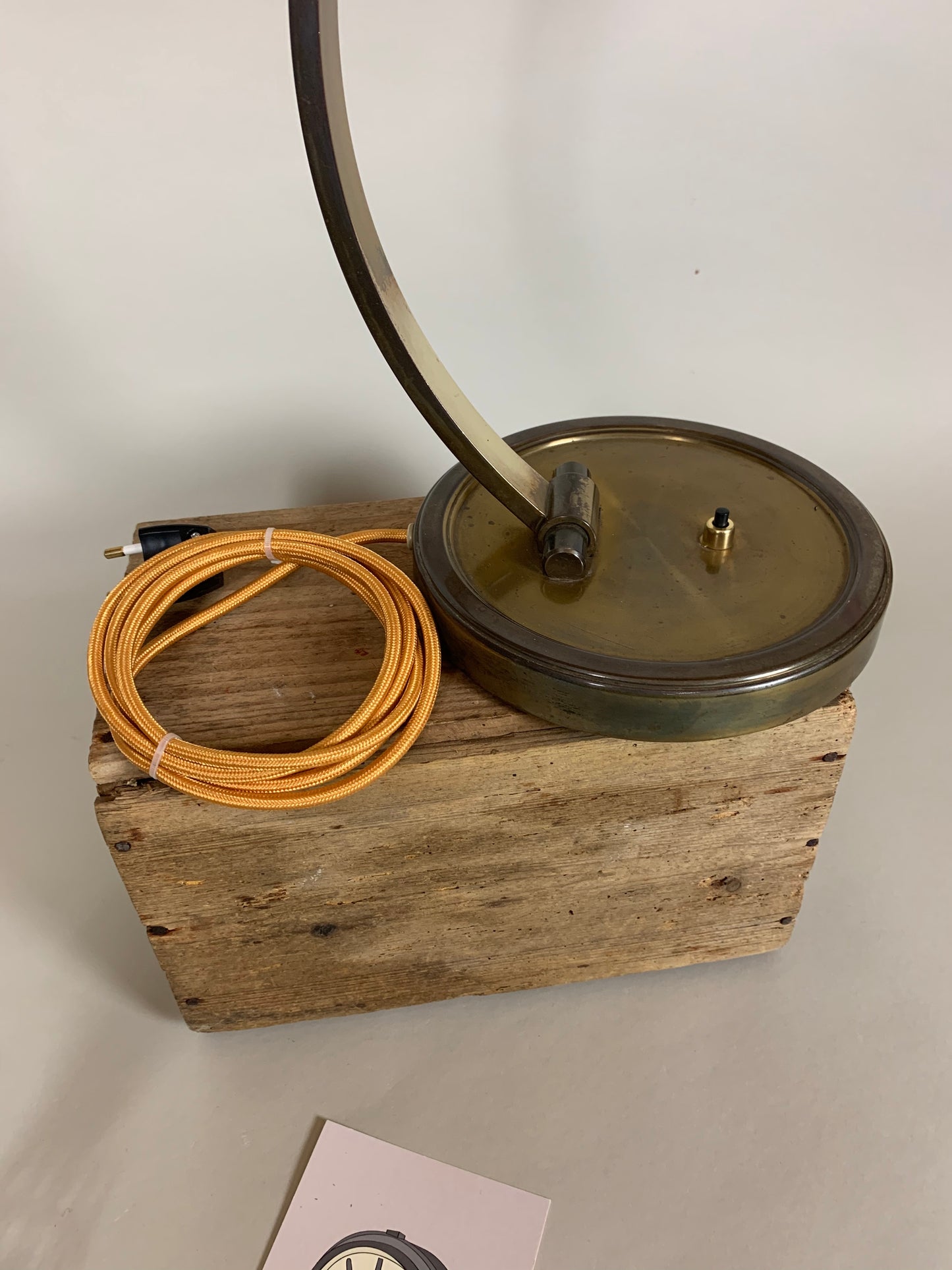 Gecos bordlampe i messing