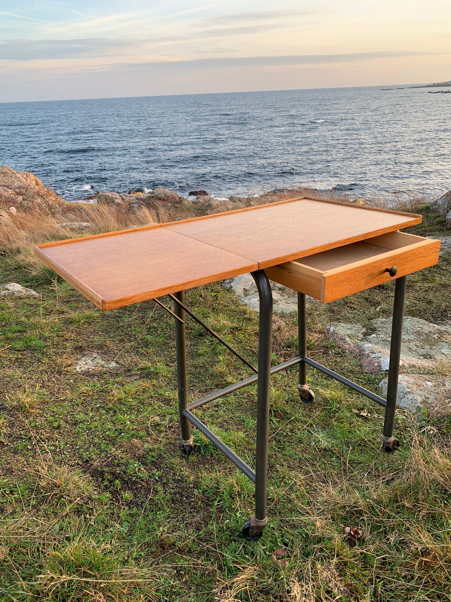 Skønt rullebord med skuffe
