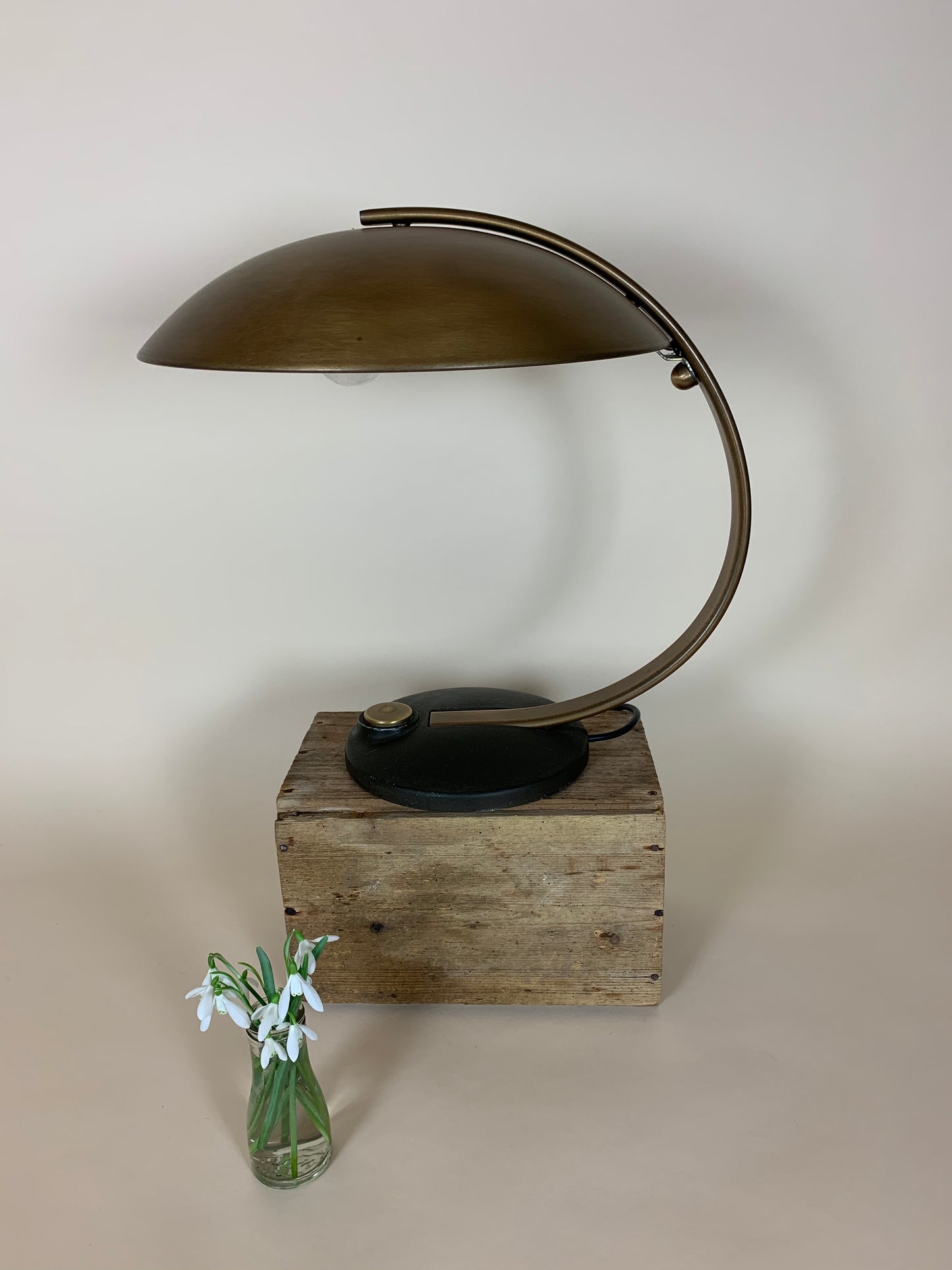 Egon Hillebrand messinglampe med sort fod