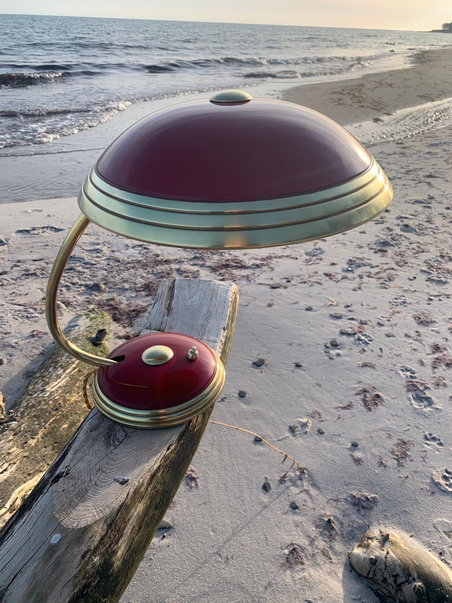 Helo bordlampe - Rød/messing