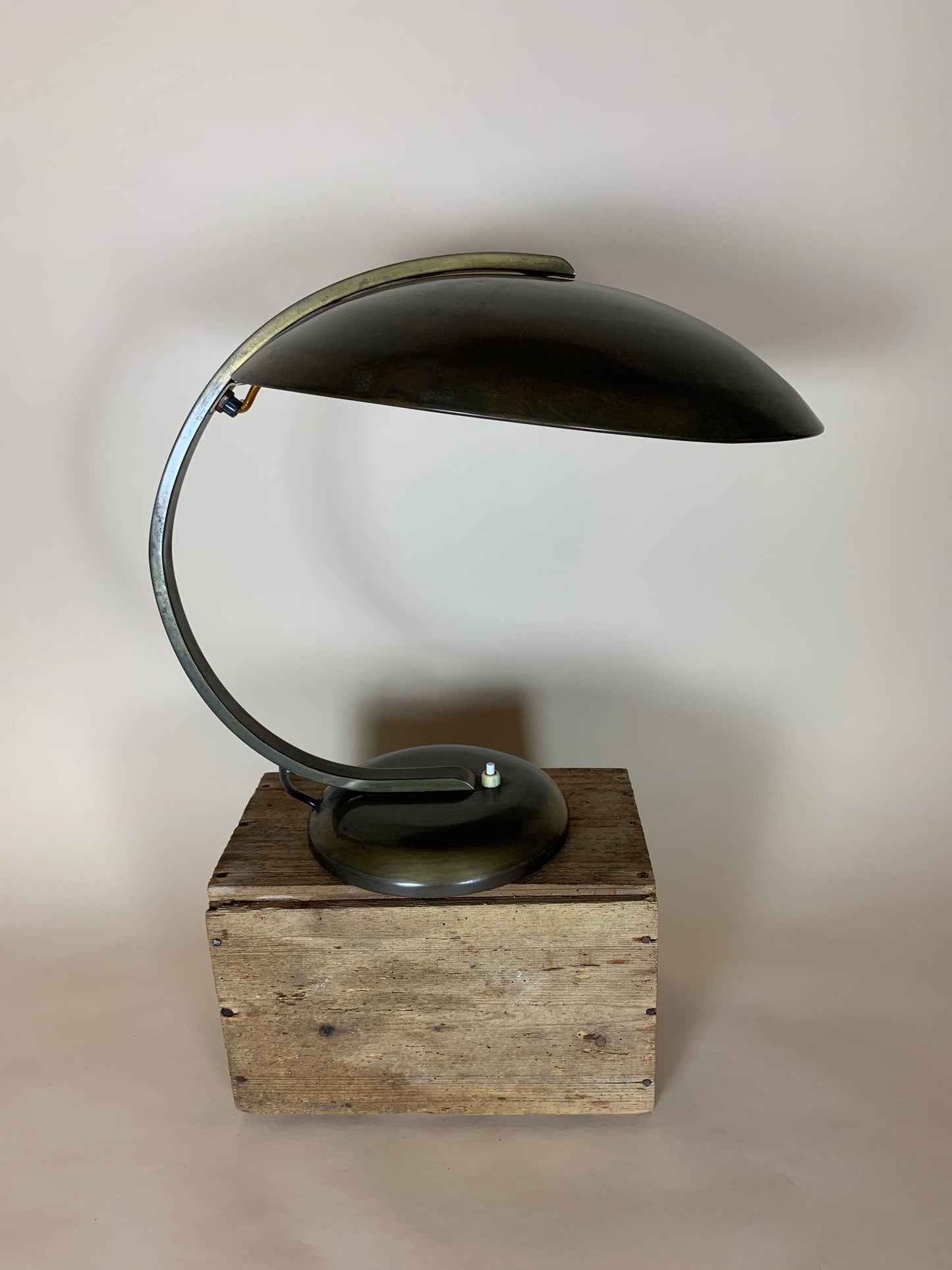 Gleibo lampe af Egon Hillebrand i mørkpoleret messing