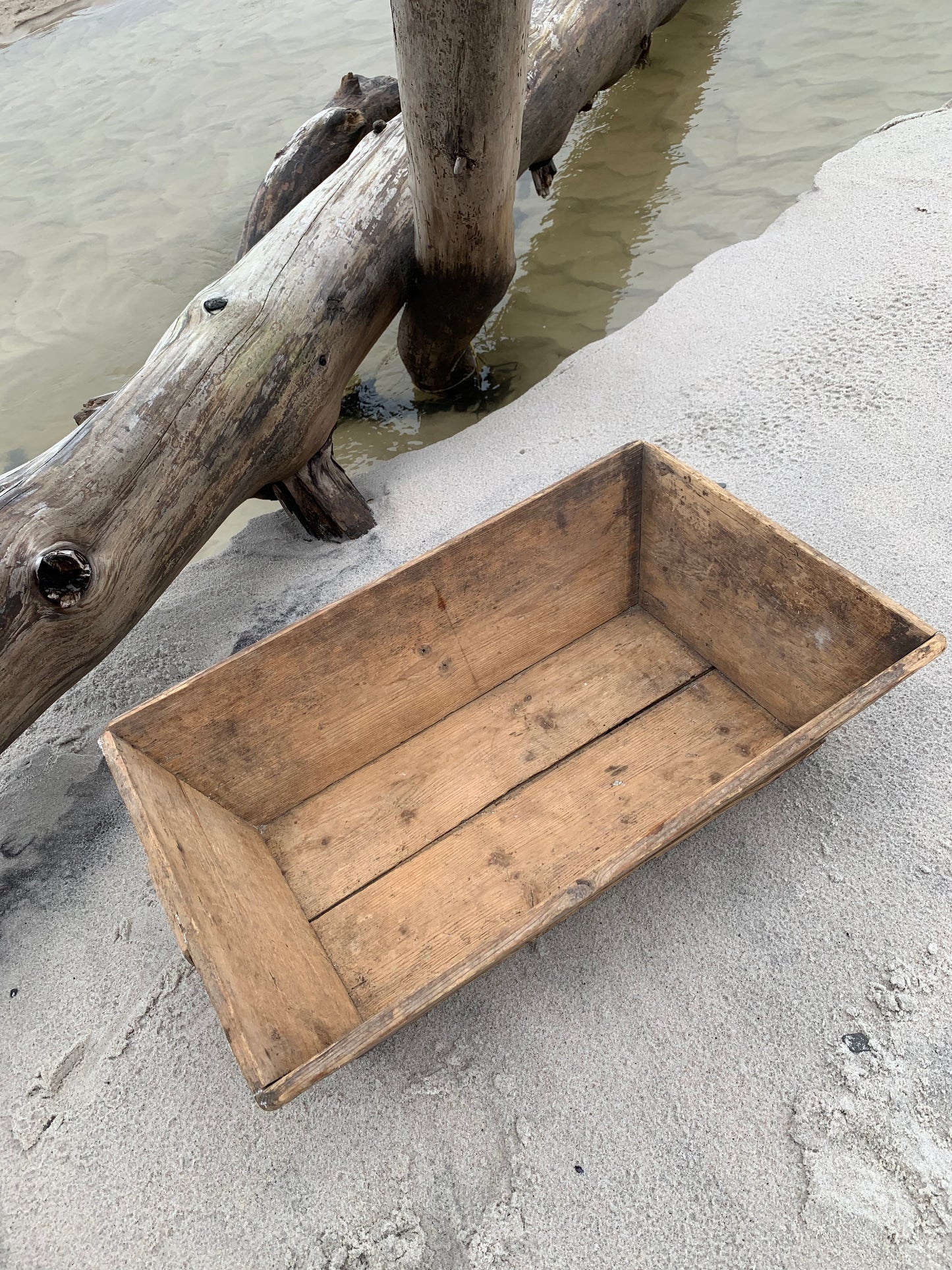 Trug i træ med greb
